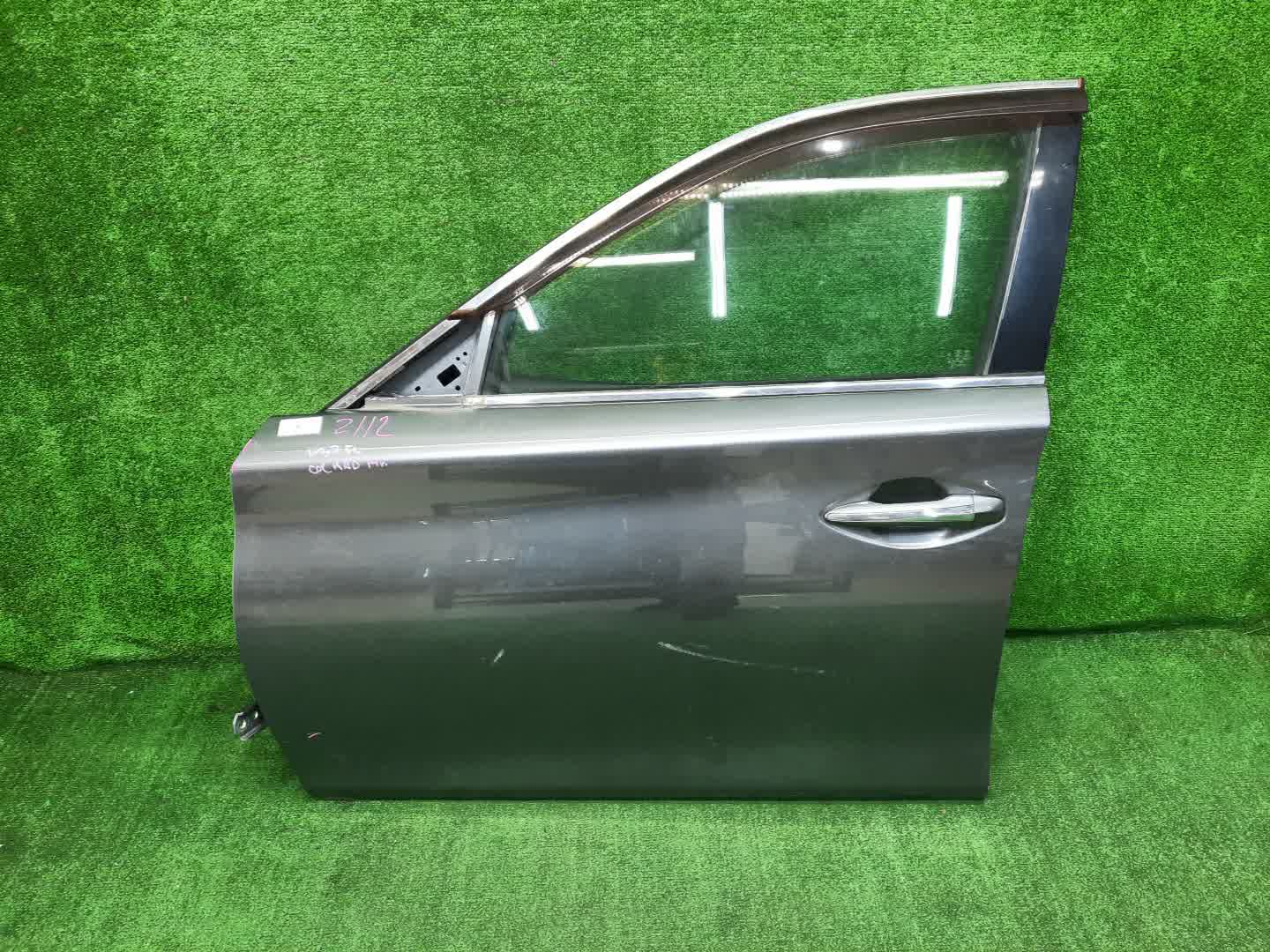 Дверь левая передняя NISSAN SKYLINE HV37 2112 1 ракурс Дверь левая передняя NISSAN SKYLINE HV37 2112 1 ракурс