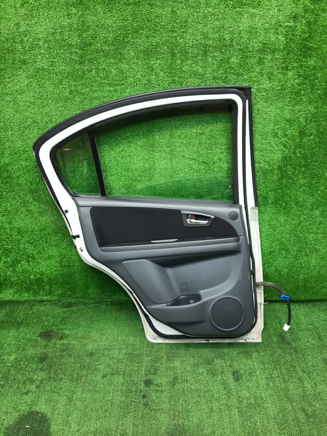 Дверь левая задняя SUZUKI SX4 YC11S 2134 3 ракурс