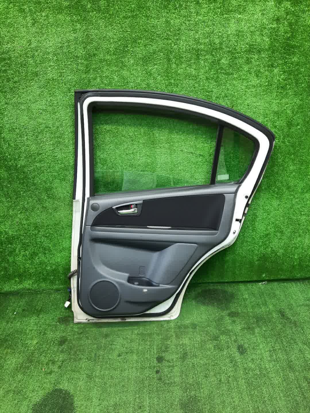 Дверь правая задняя SUZUKI SX4 YC11S 2137 3 ракурс