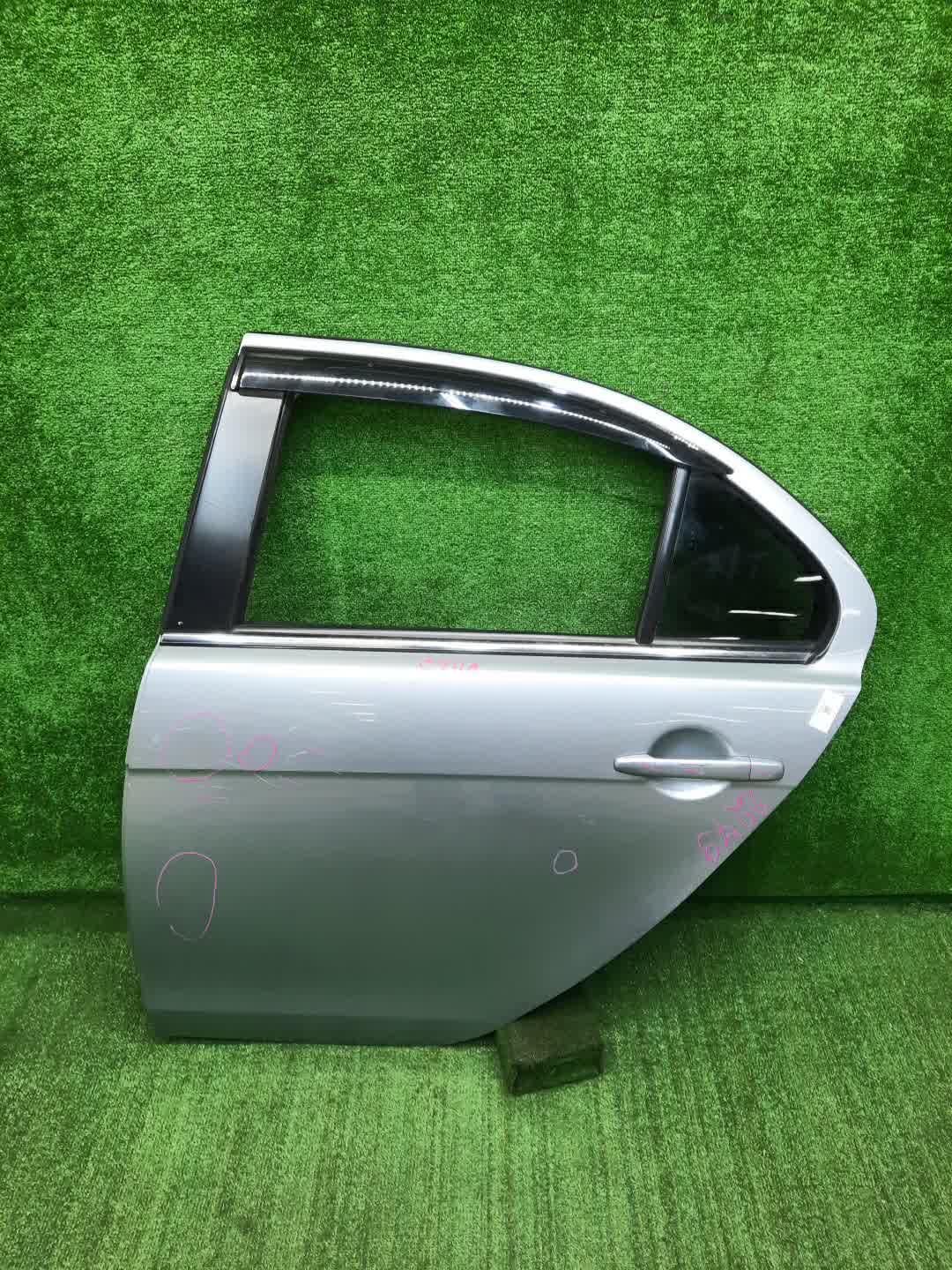 Дверь левая задняя MITSUBISHI LANCER, GALANT FORTIS CY4A, CY2A, CY3A, CY6A, CX6A, CX4A, CX3A 2279 1 ракурс