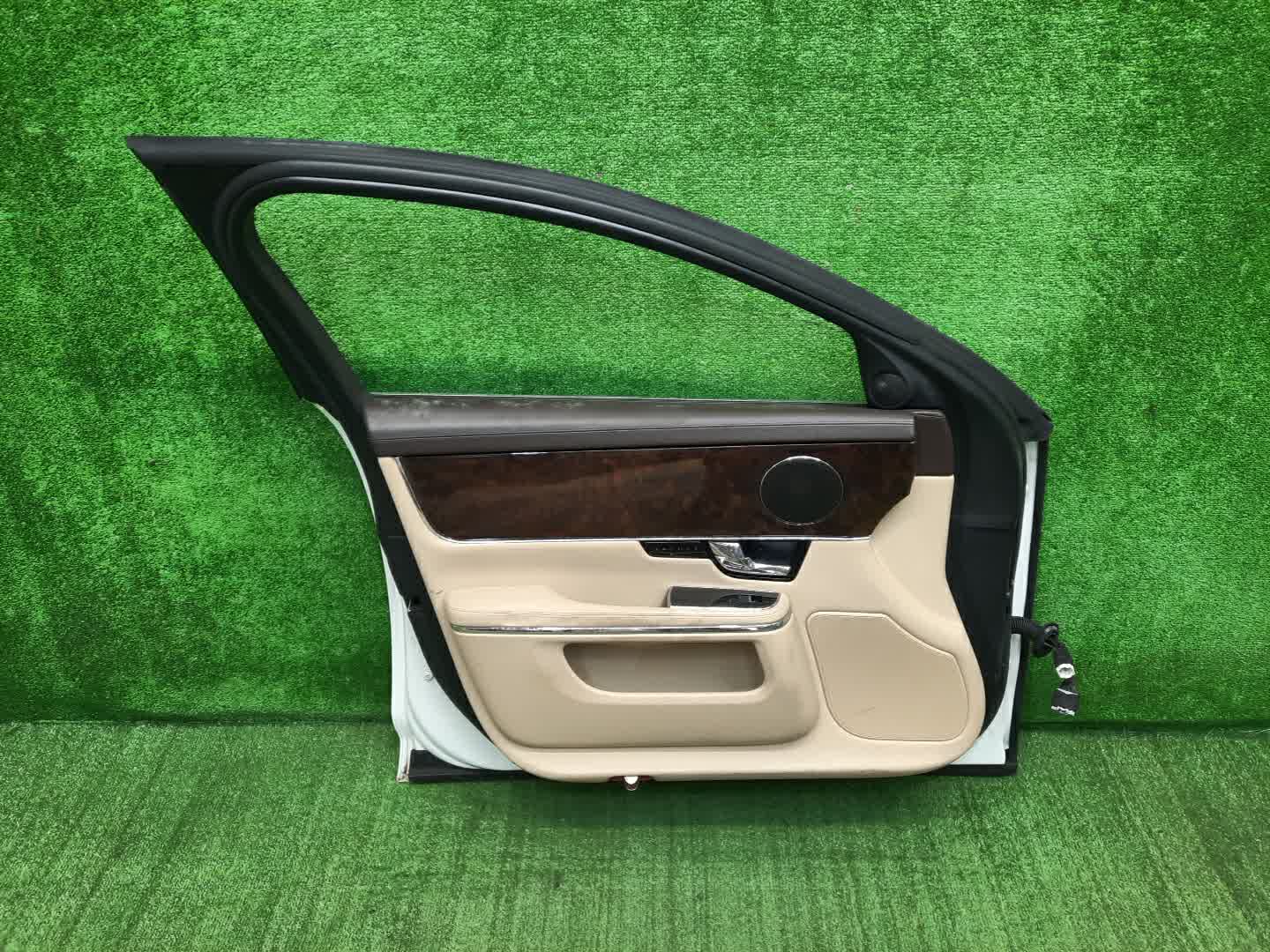 Дверь левая передняя JAGUAR XJ X351 2329 2 ракурс Дверь левая передняя JAGUAR XJ X351 2329 2 ракурс