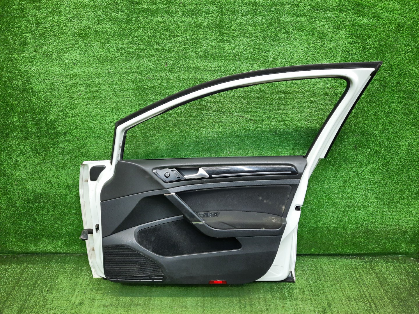 Дверь правая передняя VOLKSWAGEN GOLF MK7, 5G1 2493 4 ракурс