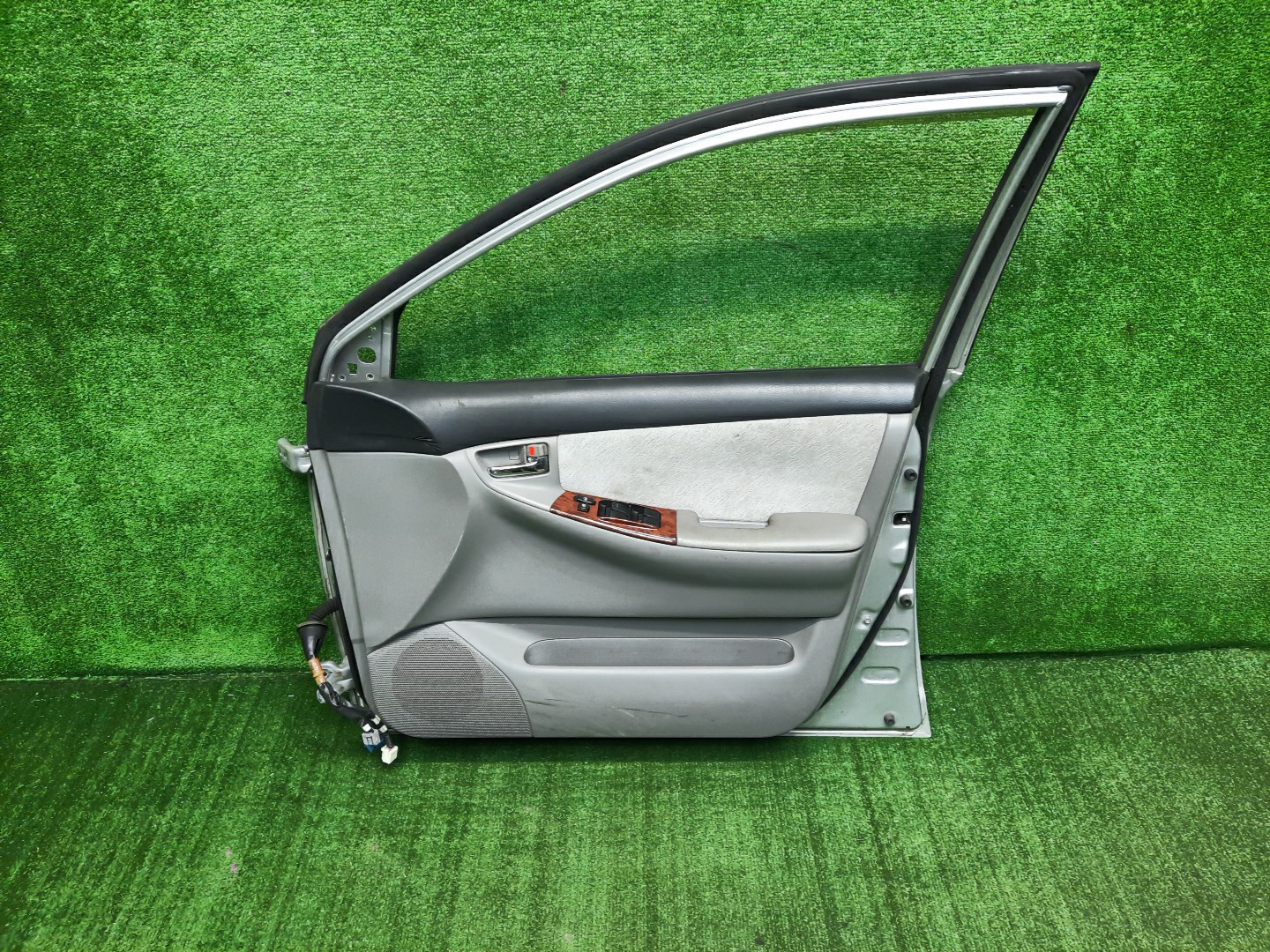 Дверь правая передняя TOYOTA COROLLA, COROLLA FIELDER, ALLEX, COROLLA RUNX ZZE124, NZE121, NZE120, ZZE122, NZE124, CE121, NZE121G, ZZE123G, ZZE124G, ZZE122G, NZE124G, ZZE123 2597 4 ракурс