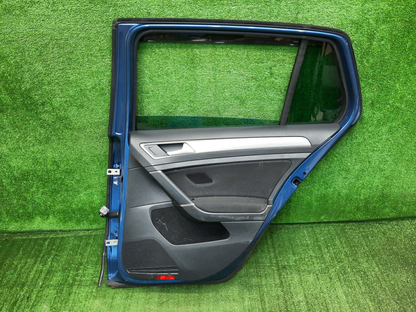 Дверь правая задняя VOLKSWAGEN GOLF MK7, 5G1 2648 2 ракурс