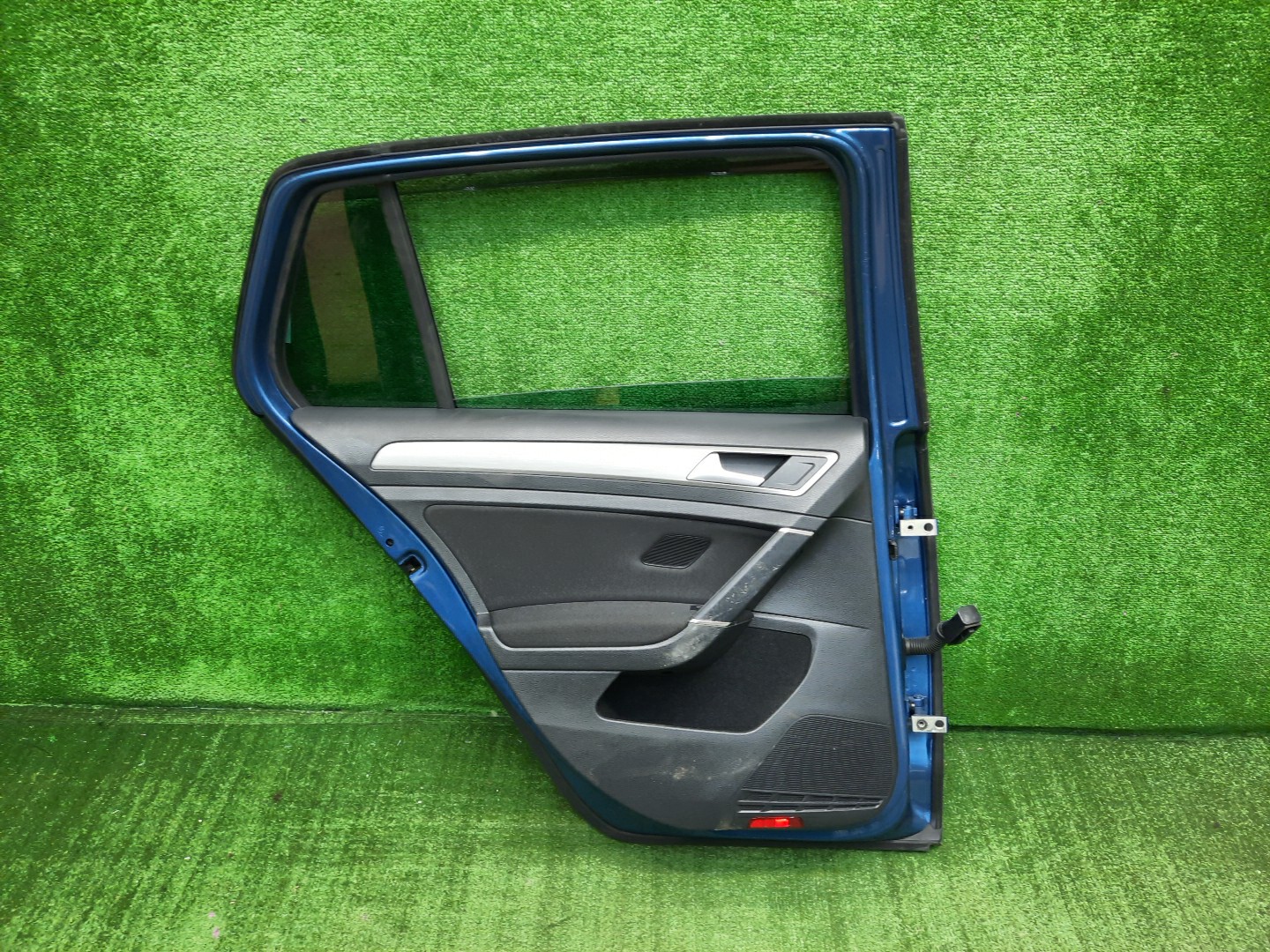 Дверь левая задняя VOLKSWAGEN GOLF MK7, 5G1 2657 2 ракурс