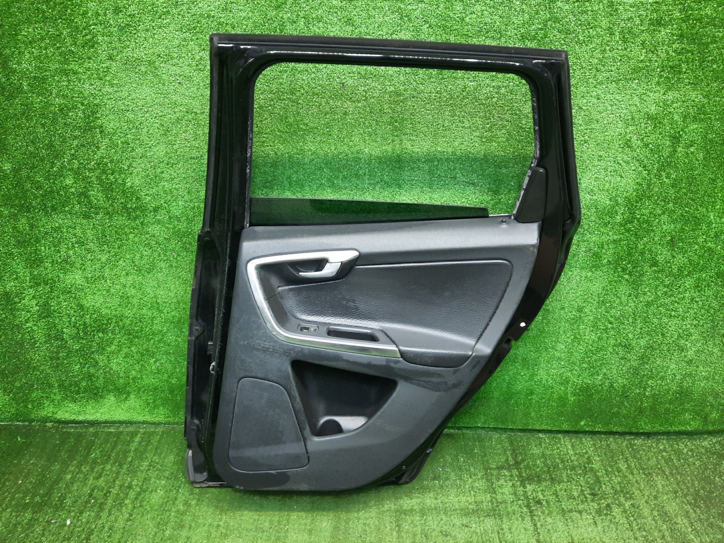 Дверь правая задняя VOLVO XC60 DZ44, DZ47, DZ80, DZ99, DZ40, DZ, DZ31, DZ52, DZ69, DZ70, DZ71, DZ72, DZ82, DZ83, DZ87, DZ88, DZ95, DZ90, DZ98 2699 4 ракурс