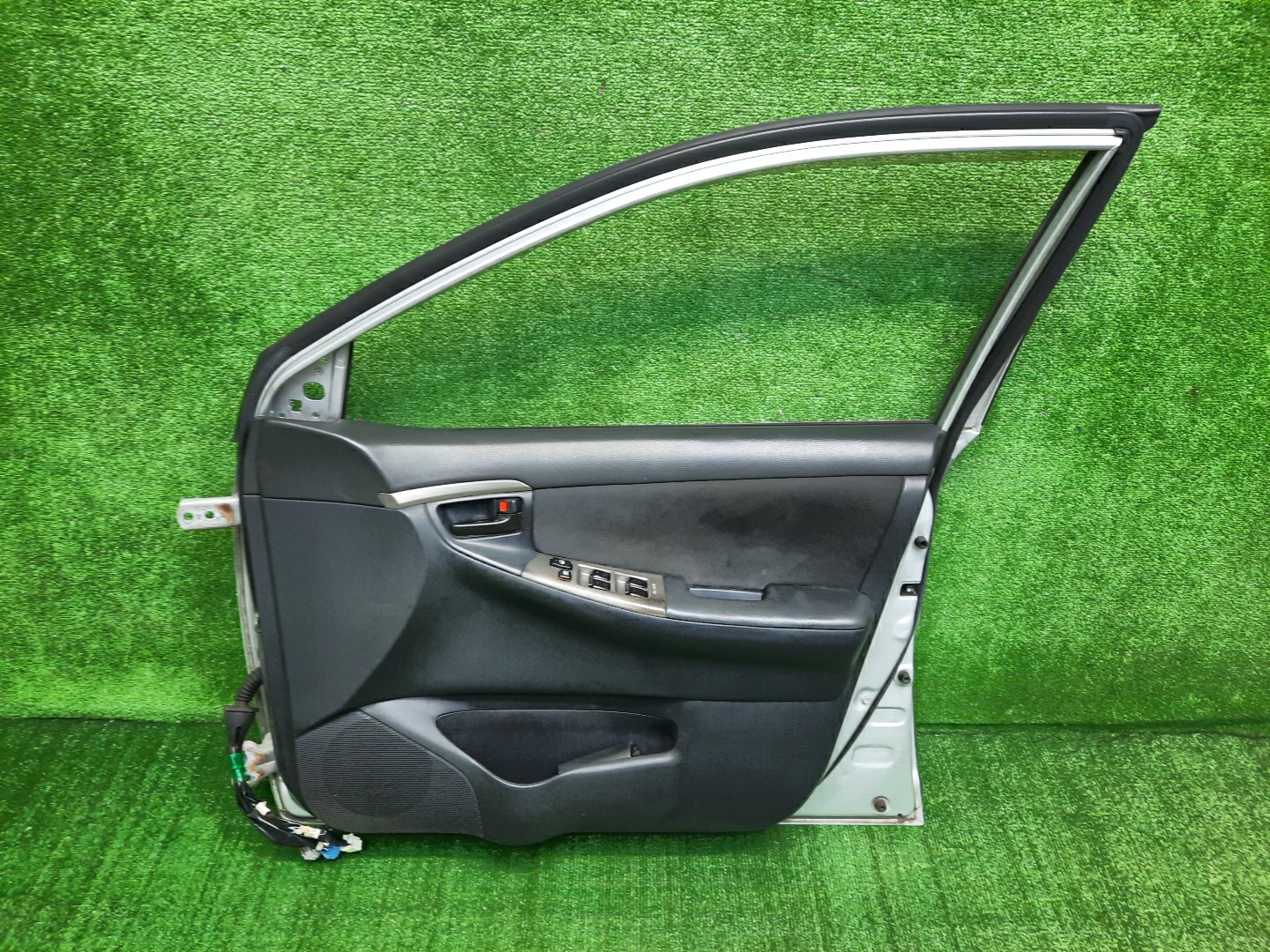 Дверь правая передняя TOYOTA COROLLA, COROLLA FIELDER, ALLEX, COROLLA RUNX ZZE124, NZE121, NZE120, ZZE122, NZE124, CE121, NZE121G, ZZE123G, ZZE124G, ZZE122G, NZE124G, ZZE123 2742 3 ракурс