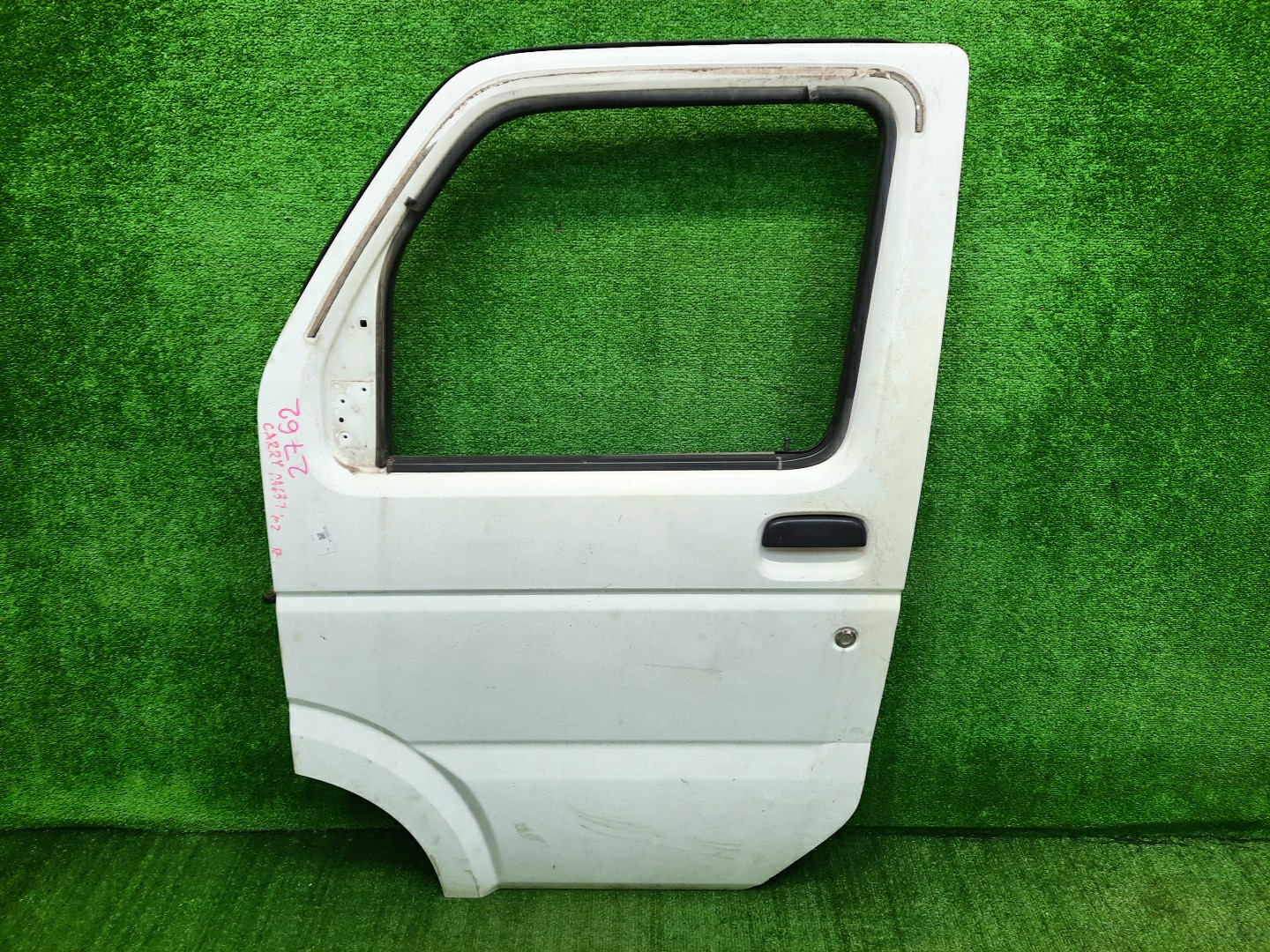 Дверь левая передняя SUZUKI CARRY TRUCK DA63T 2762 1 ракурс Дверь левая передняя SUZUKI CARRY TRUCK DA63T 2762 1 ракурс