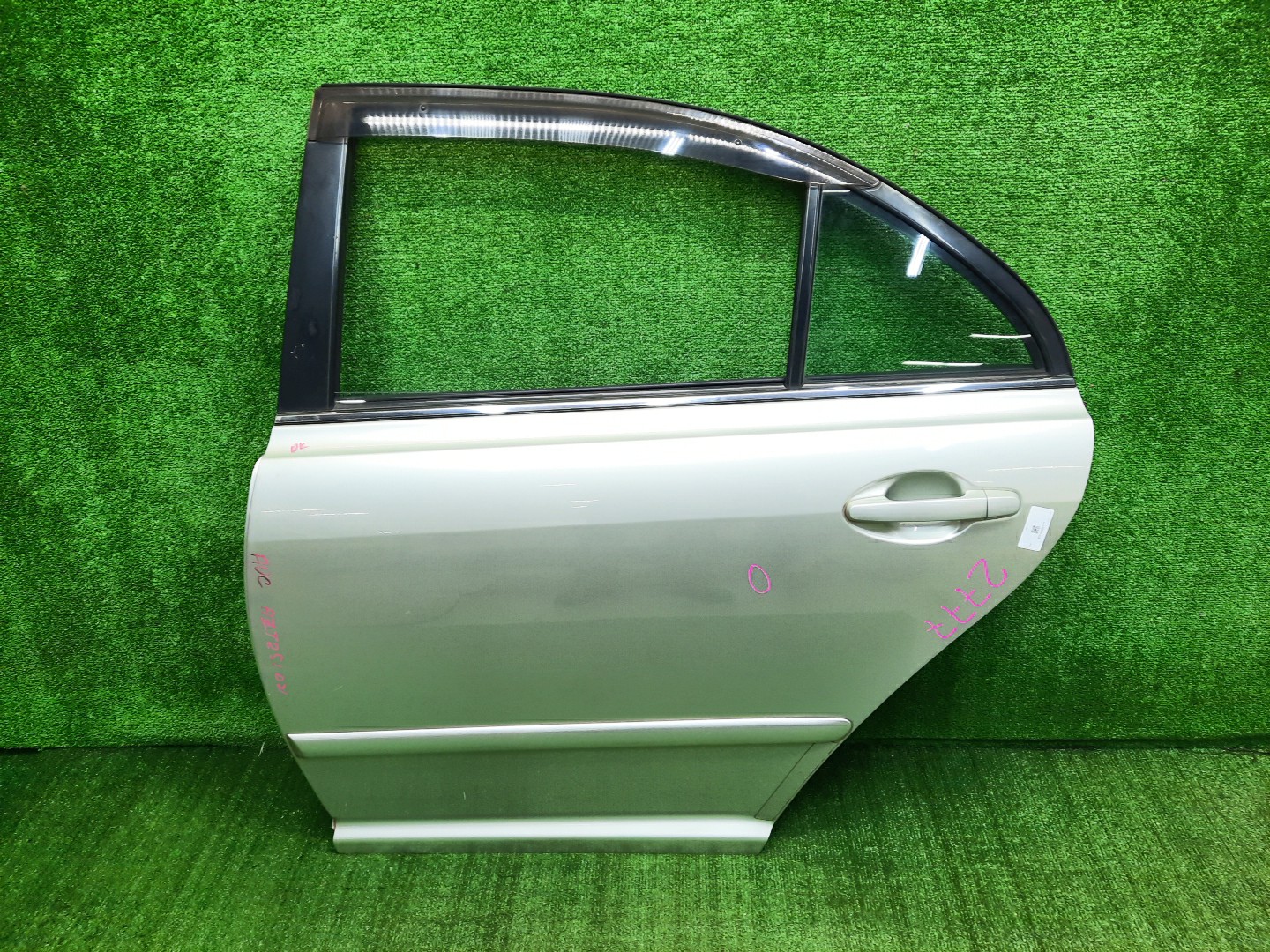 Дверь левая задняя TOYOTA AVENSIS ZZT251, AZT250, AZT255, AZT251 SEDAN 1 ракурс