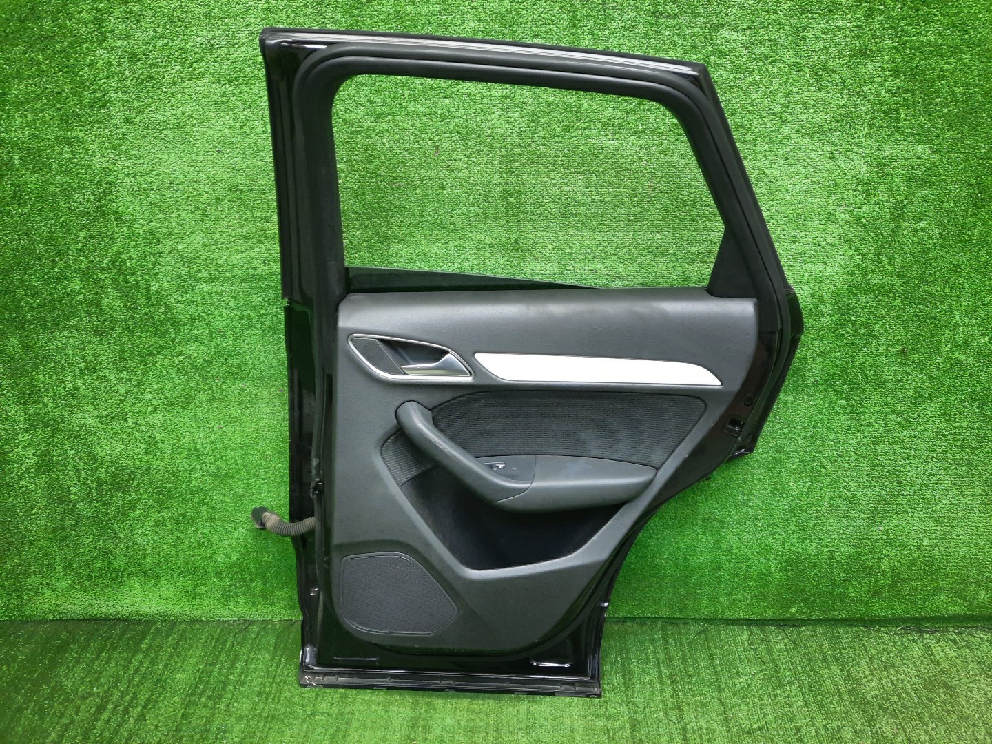 Дверь правая задняя AUDI Q3 8UB 2798 2 ракурс