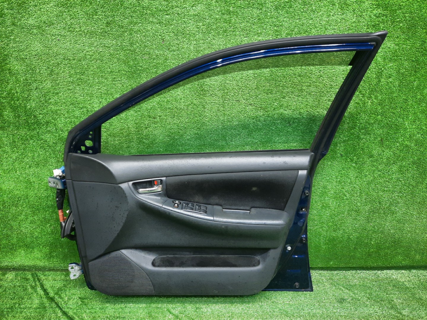 Дверь правая передняя TOYOTA COROLLA, COROLLA FIELDER, ALLEX, COROLLA RUNX ZZE124, NZE121, NZE120, ZZE122, NZE124, CE121, NZE121G, ZZE123G, ZZE124G, ZZE122G, NZE124G, ZZE123 2817 2 ракурс