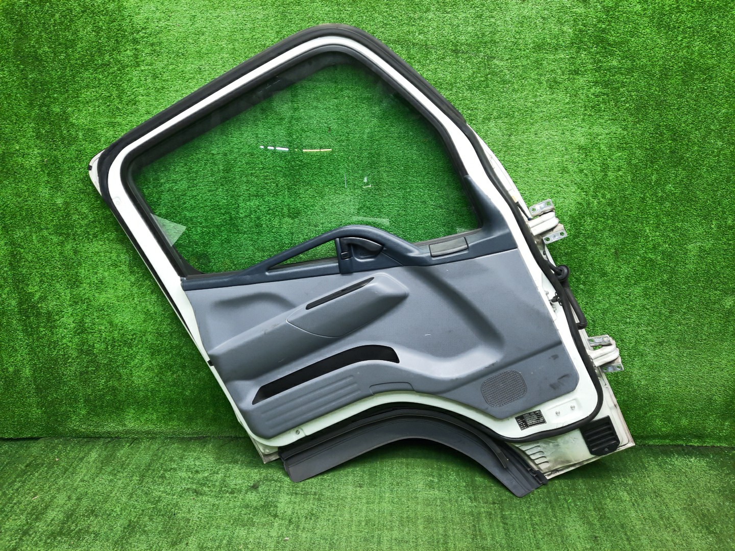 Дверь левая передняя MITSUBISHI CANTER FBA00 2952 2 ракурс