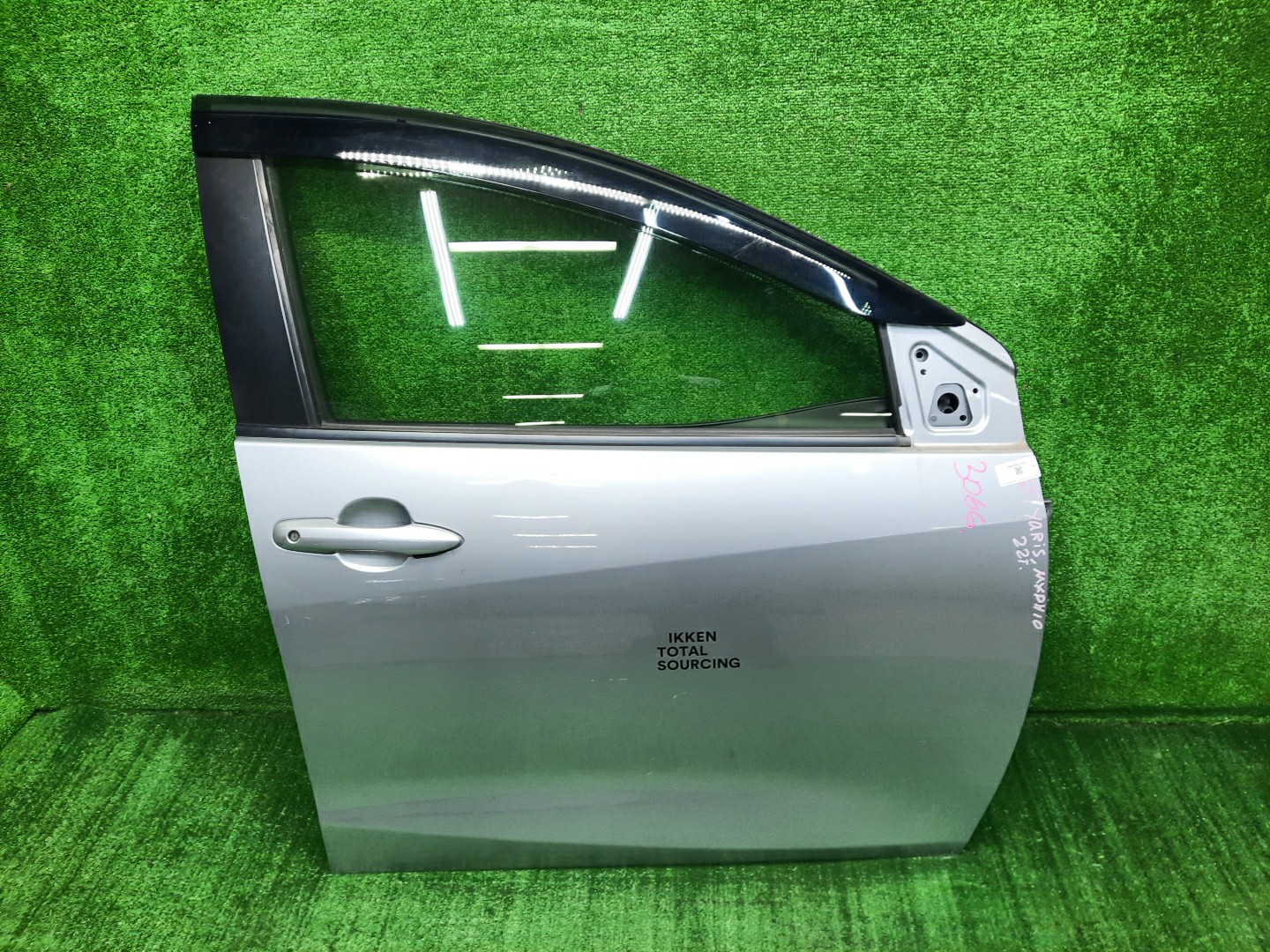 Дверь правая передняя TOYOTA YARIS MXPH10, MXPH15, KSP210, MXPA10, MXPA15 3066 1 ракурс