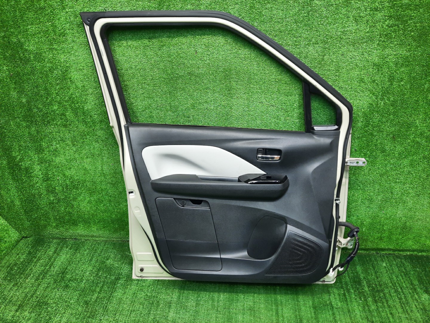 Дверь левая передняя MITSUBISHI EK X B5AW 3082 3 ракурс