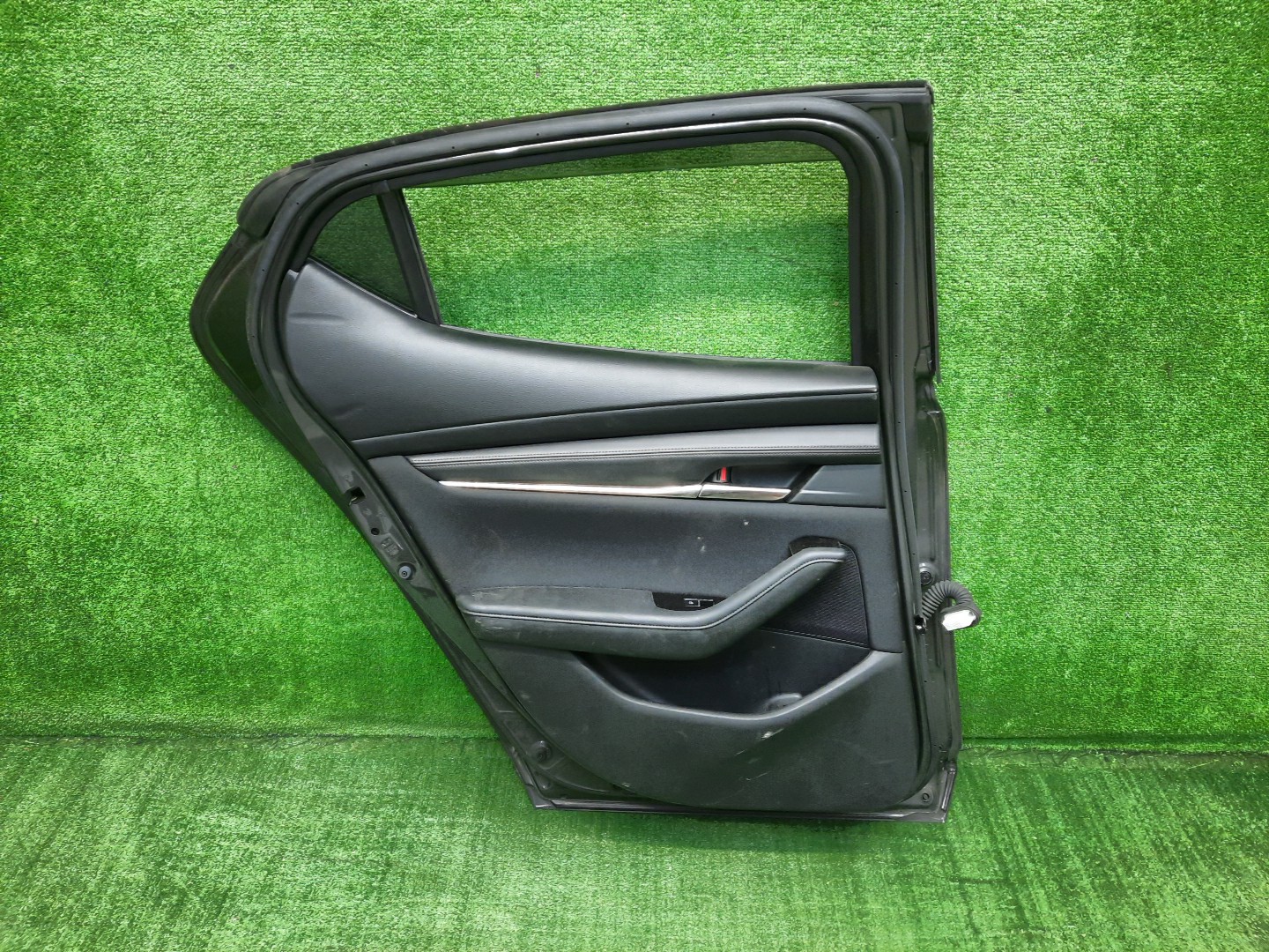 Дверь левая задняя MAZDA MAZDA 3, 3 BPEP, BP8P, BP5P, BPFP, BPFJ3P, BPFJ3R, BP5R, BP, BPEK3R, BP8R 3147 4 ракурс