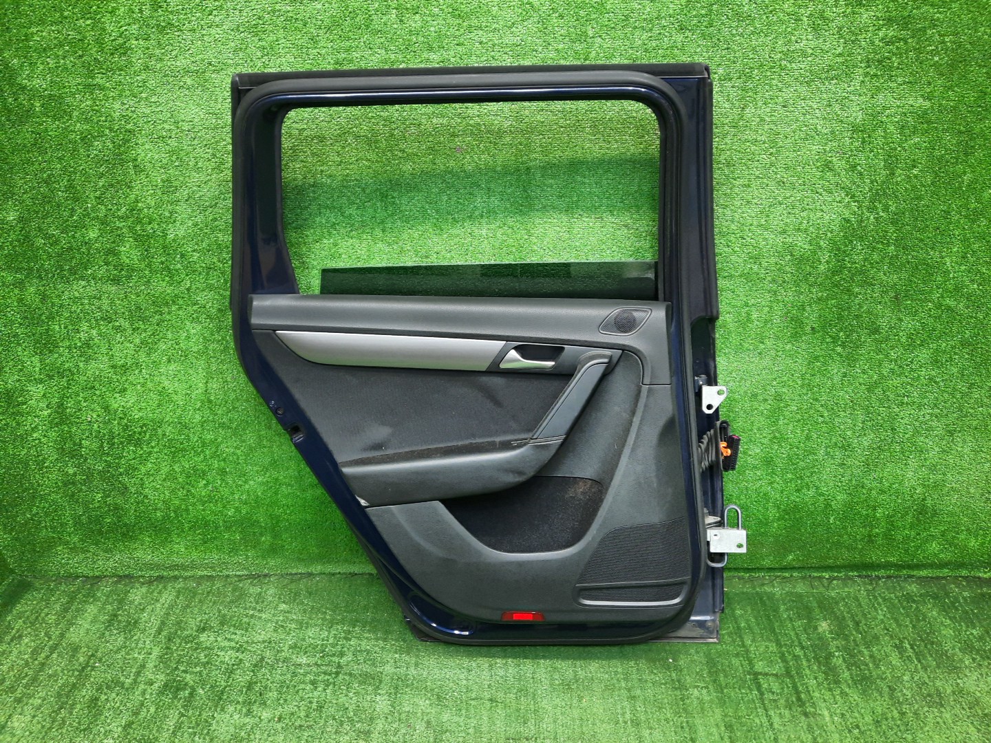 Дверь левая задняя VOLKSWAGEN PASSAT 365 3162 3 ракурс