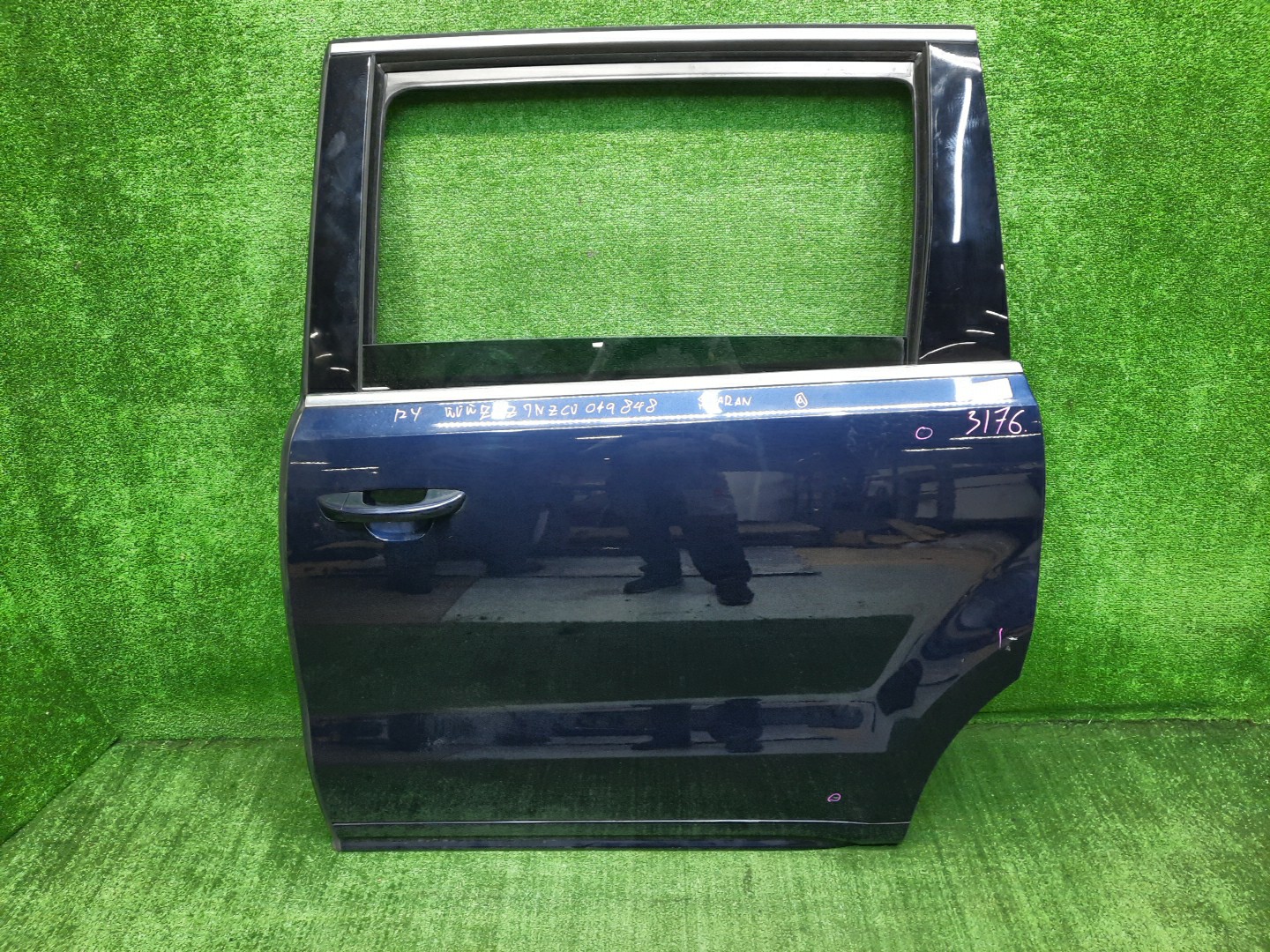 Дверь левая задняя VOLKSWAGEN SHARAN 7N1 3176 1 ракурс Дверь левая задняя VOLKSWAGEN SHARAN 7N1 3176 1 ракурс