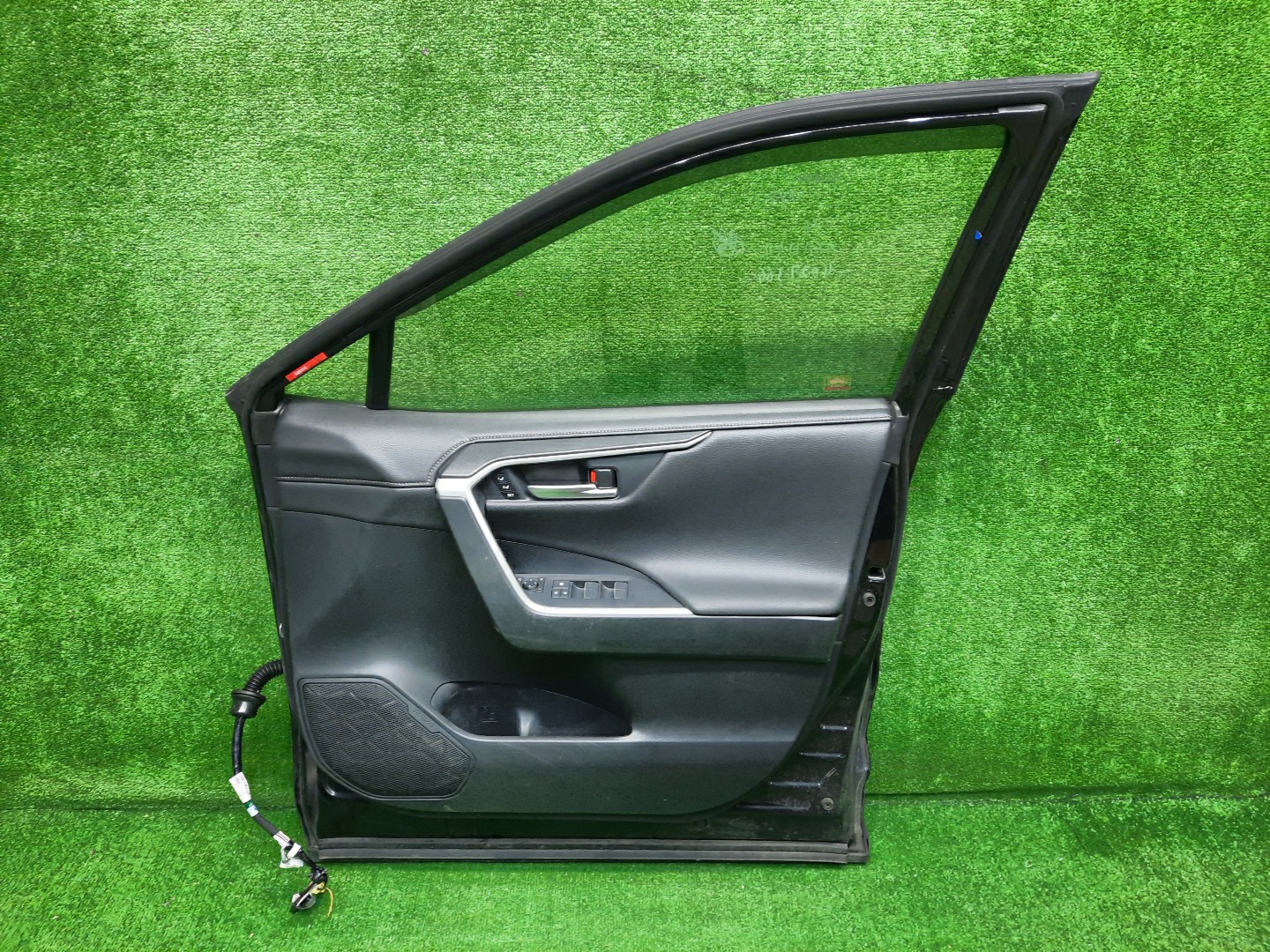 Дверь правая передняя TOYOTA RAV4 AXAH54 3282 2 ракурс