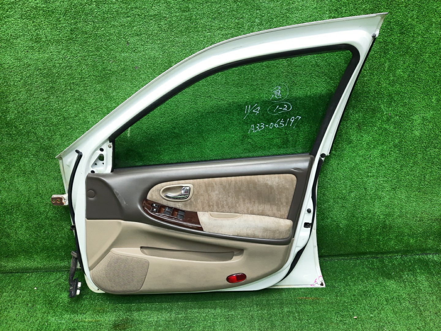 Дверь правая передняя NISSAN CEFIRO A33 3324 2 ракурс