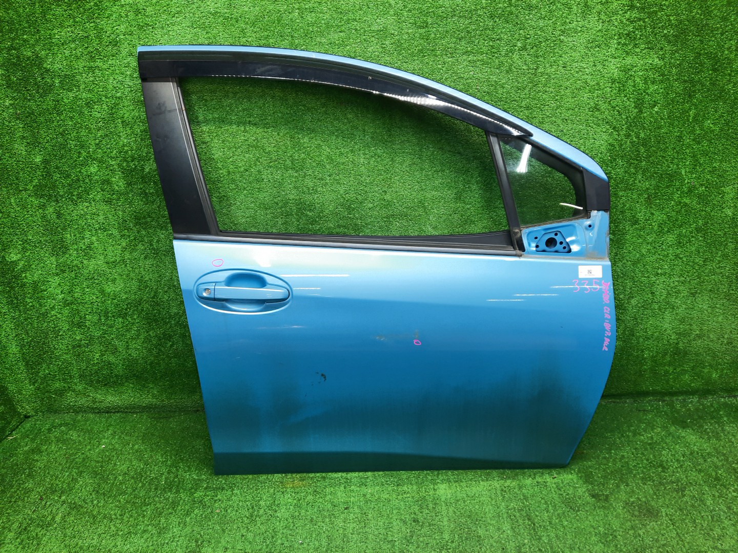 Дверь правая передняя TOYOTA VITZ, YARIS KSP130, NSP130, NSP135, NCP131 3354 1 ракурс
