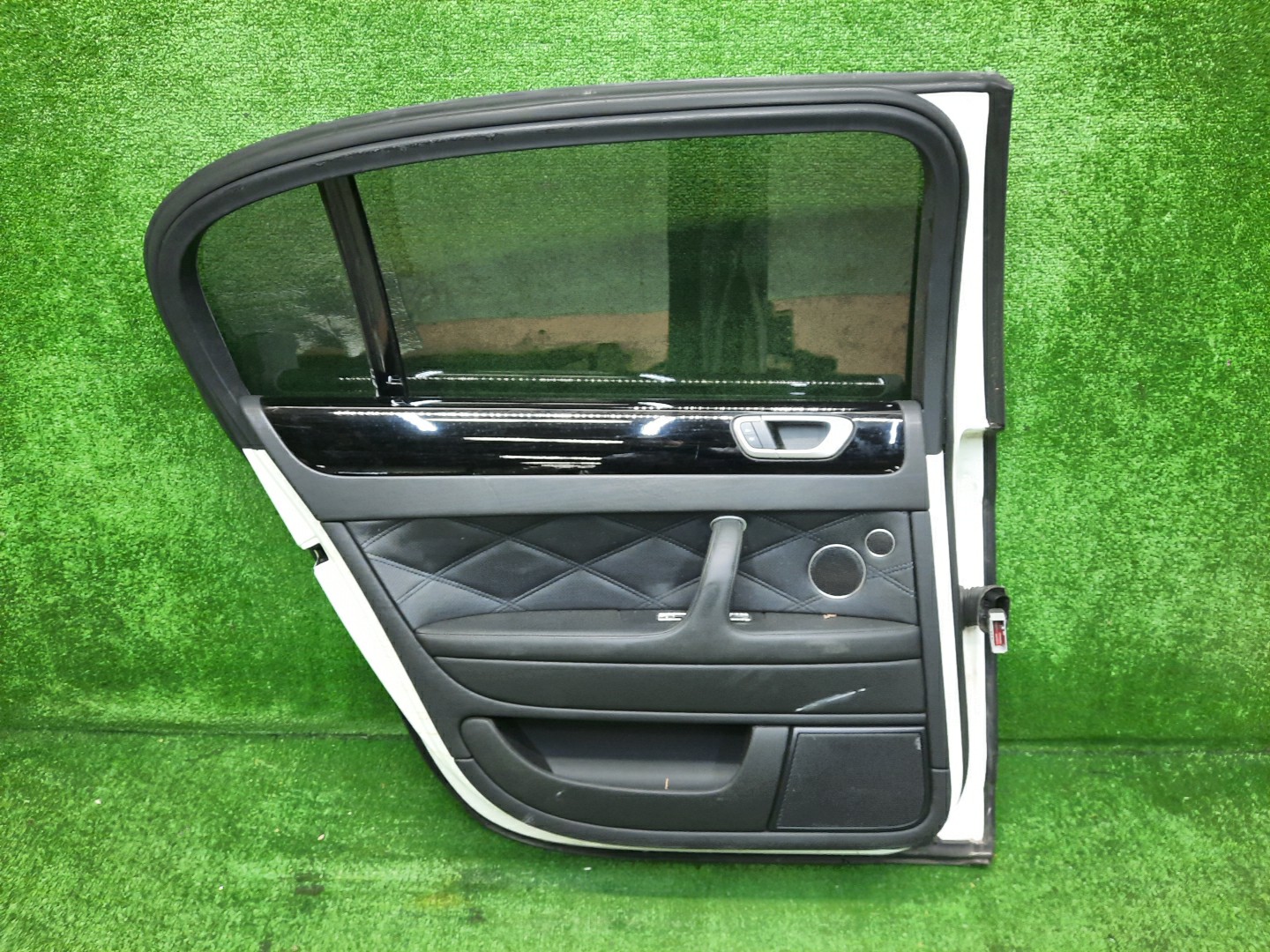 Дверь левая задняя BENTLEY FLYING SPUR 3W2 3370 4 ракурс