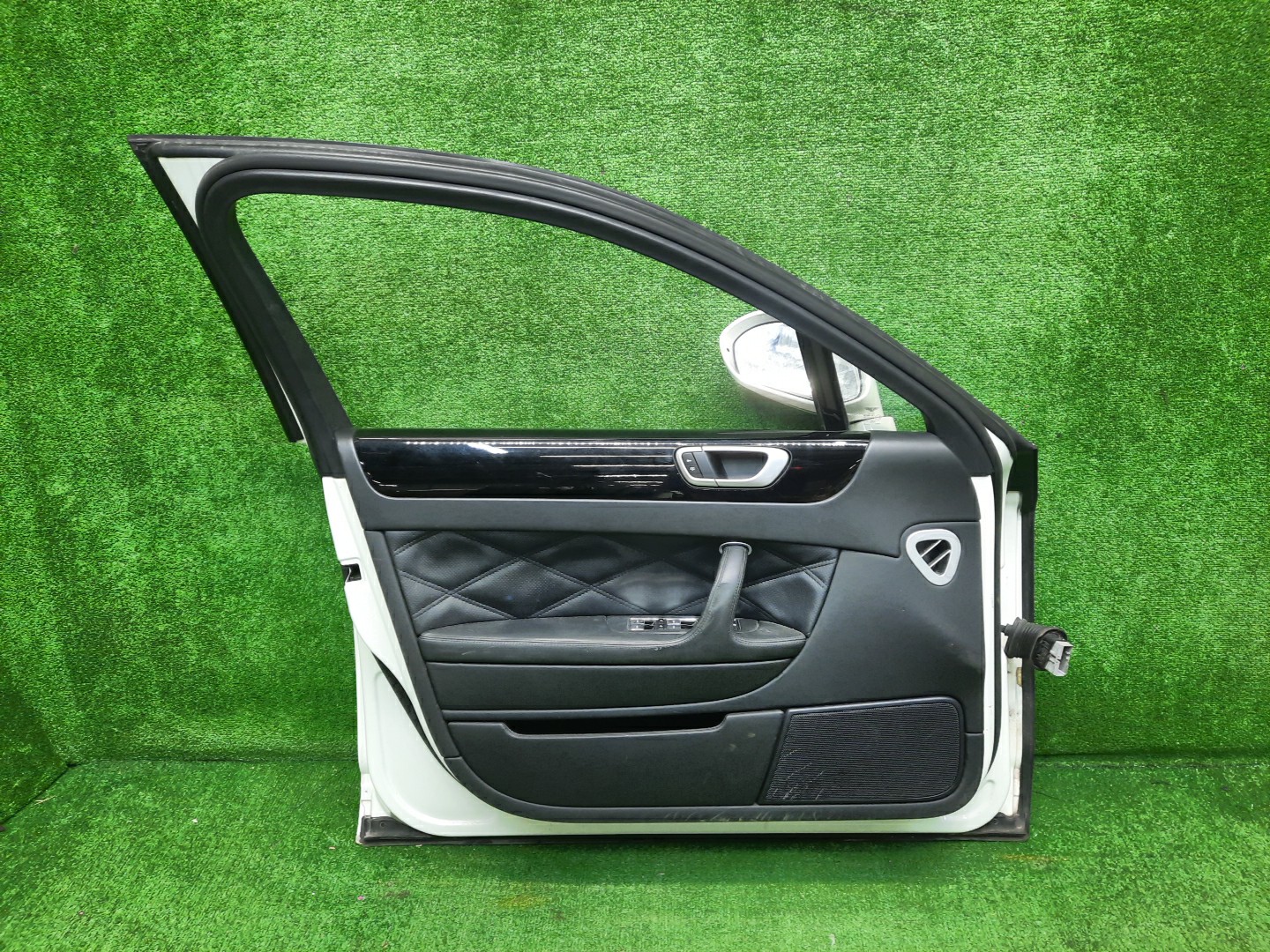 Дверь левая передняя BENTLEY FLYING SPUR 3W2 3373 5 ракурс