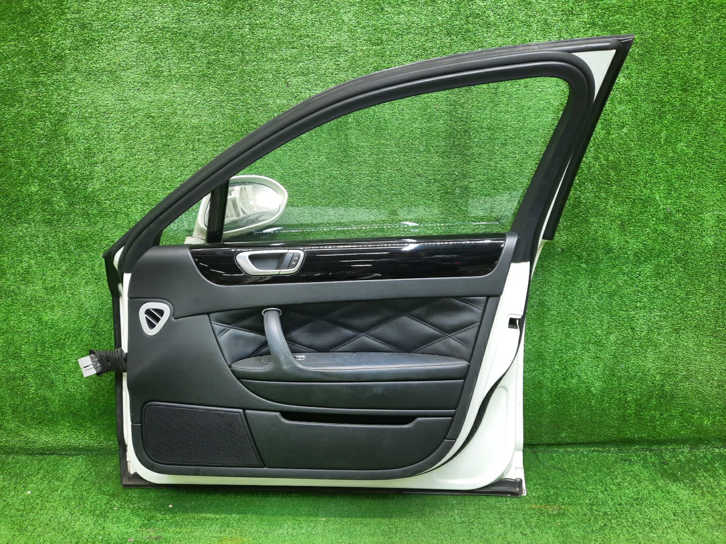 Дверь правая передняя BENTLEY FLYING SPUR 3W2 3374 5 ракурс