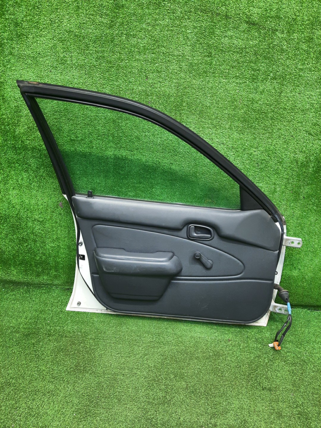Дверь левая передняя TOYOTA COROLLA AE100, AE101, AE109, EE101, EE102, EE103, EE104, AE104, CE107, EE107, CE100, CE106, EE106, CE102, CE104, CE109, CE105, EE108 3468 3 ракурс