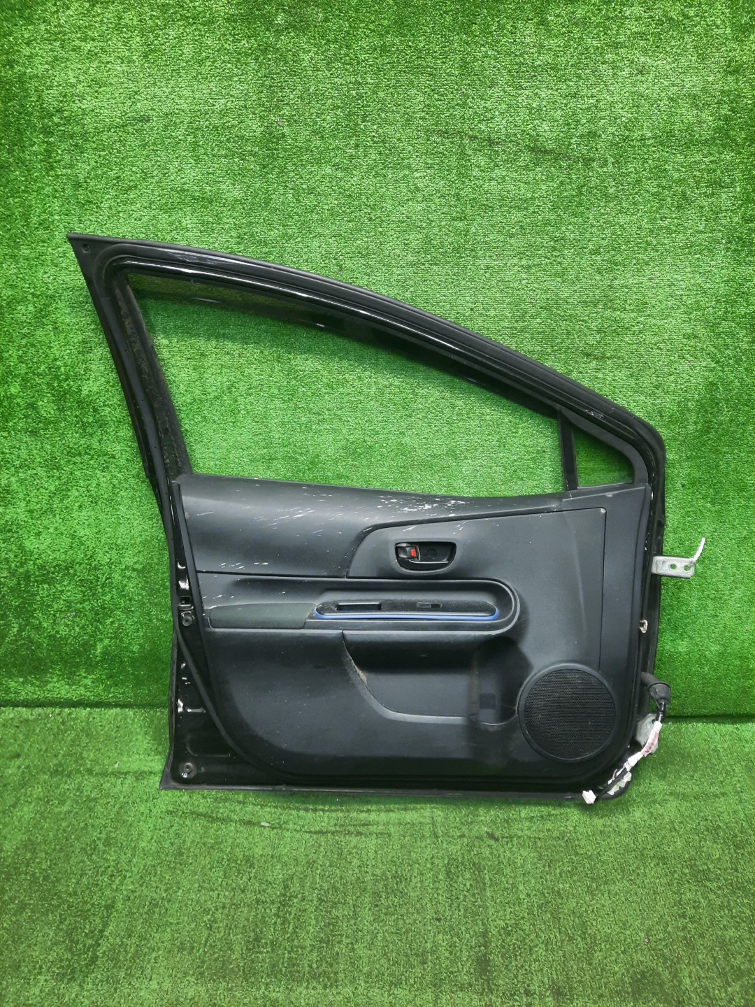 Дверь левая передняя TOYOTA AQUA NHP10 3800 3 ракурс