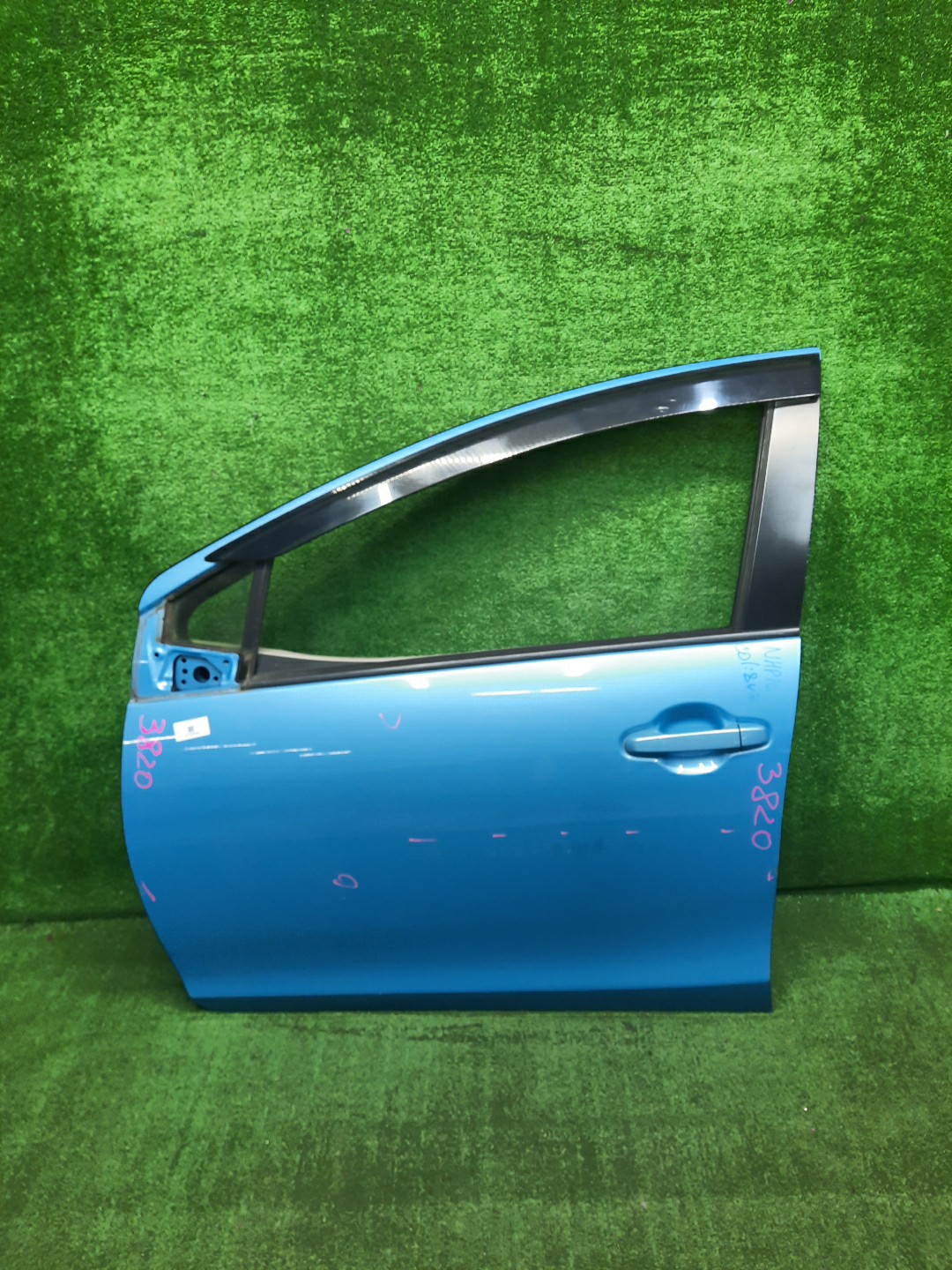 Дверь левая передняя TOYOTA AQUA NHP10 3820 1 ракурс