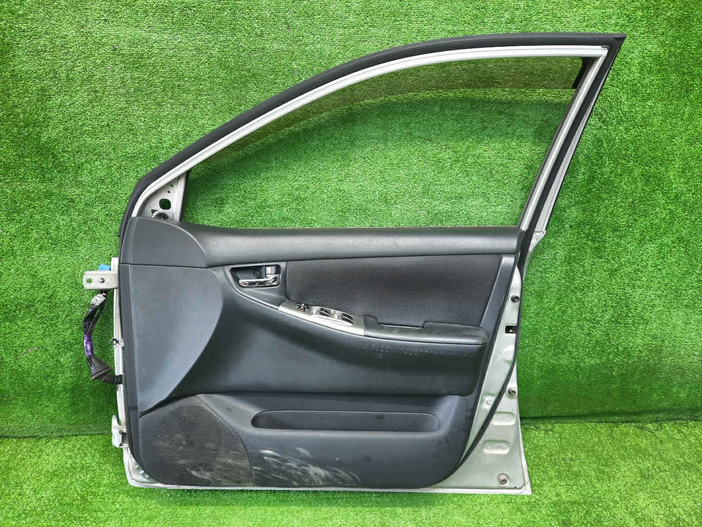 Дверь правая передняя TOYOTA COROLLA, COROLLA FIELDER, ALLEX, COROLLA RUNX ZZE124, NZE121, NZE120, ZZE122, NZE124, CE121, NZE121G, ZZE123G, ZZE124G, ZZE122G, NZE124G, ZZE123 3903 4 ракурс