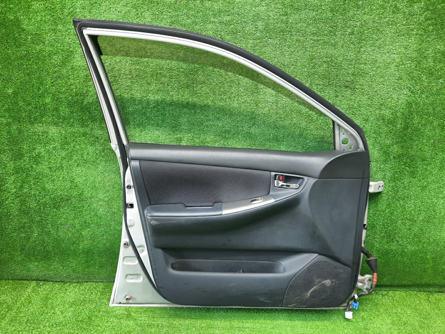 Дверь левая передняя TOYOTA COROLLA, COROLLA FIELDER, ALLEX, COROLLA RUNX ZZE124, NZE121, NZE120, ZZE122, NZE124, CE121, NZE121G, ZZE123G, ZZE124G, ZZE122G, NZE124G, ZZE123 3904 3 ракурс