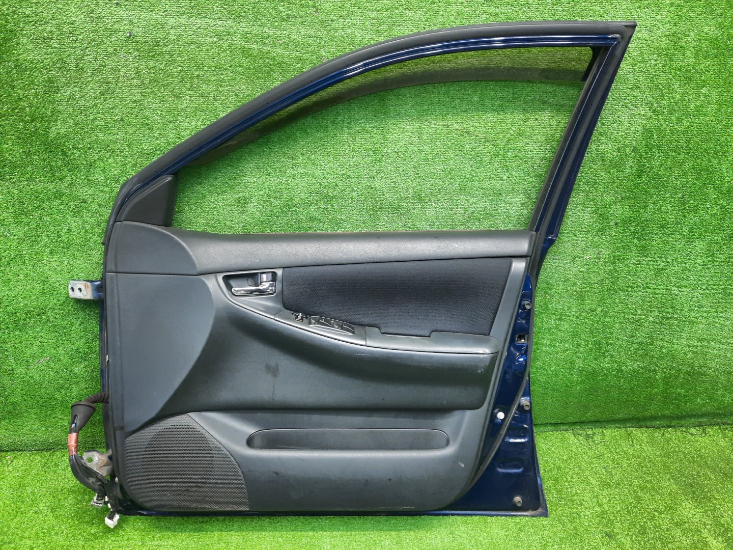 Дверь правая передняя TOYOTA COROLLA, COROLLA FIELDER, ALLEX, COROLLA RUNX ZZE124, NZE121, NZE120, ZZE122, NZE124, CE121, NZE121G, ZZE123G, ZZE124G, ZZE122G, NZE124G, ZZE123 3922 2 ракурс