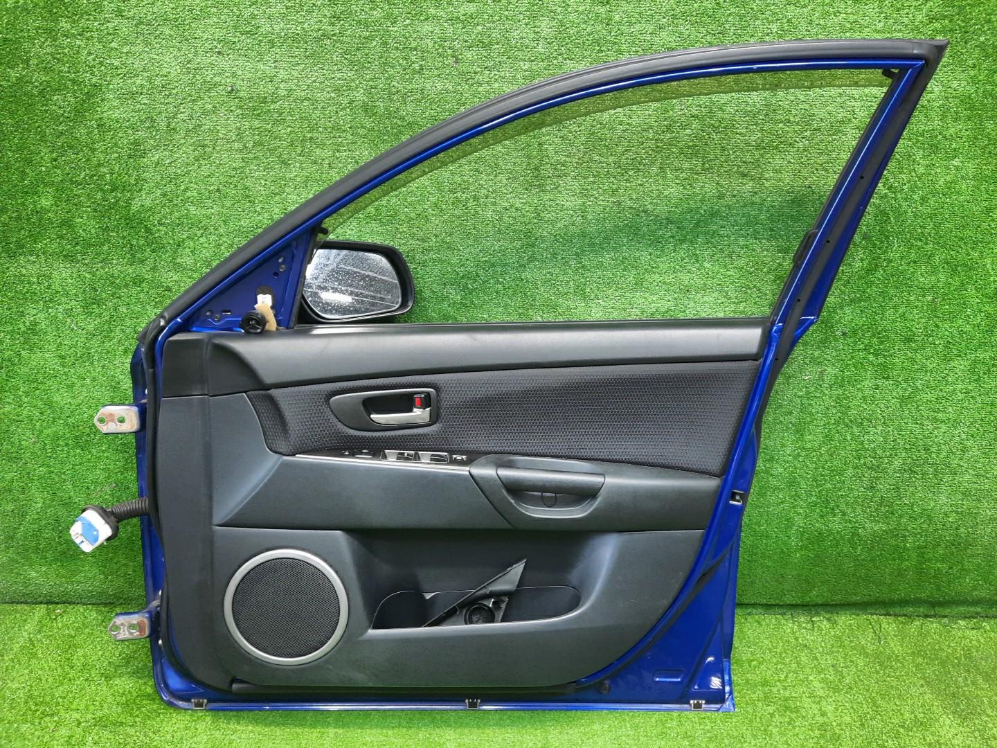 Дверь правая передняя MAZDA AXELA, MAZDA 3, 3 BK5P, BK3P, BKEP, BK WAGON 3 ракурс