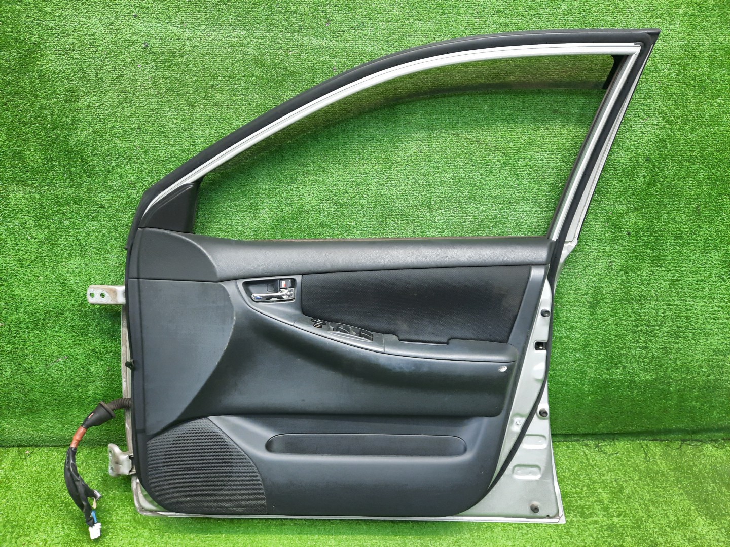 Дверь правая передняя TOYOTA COROLLA, COROLLA FIELDER, ALLEX, COROLLA RUNX ZZE124, NZE121, NZE120, ZZE122, NZE124, CE121, NZE121G, ZZE123G, ZZE124G, ZZE122G, NZE124G, ZZE123 3934 4 ракурс
