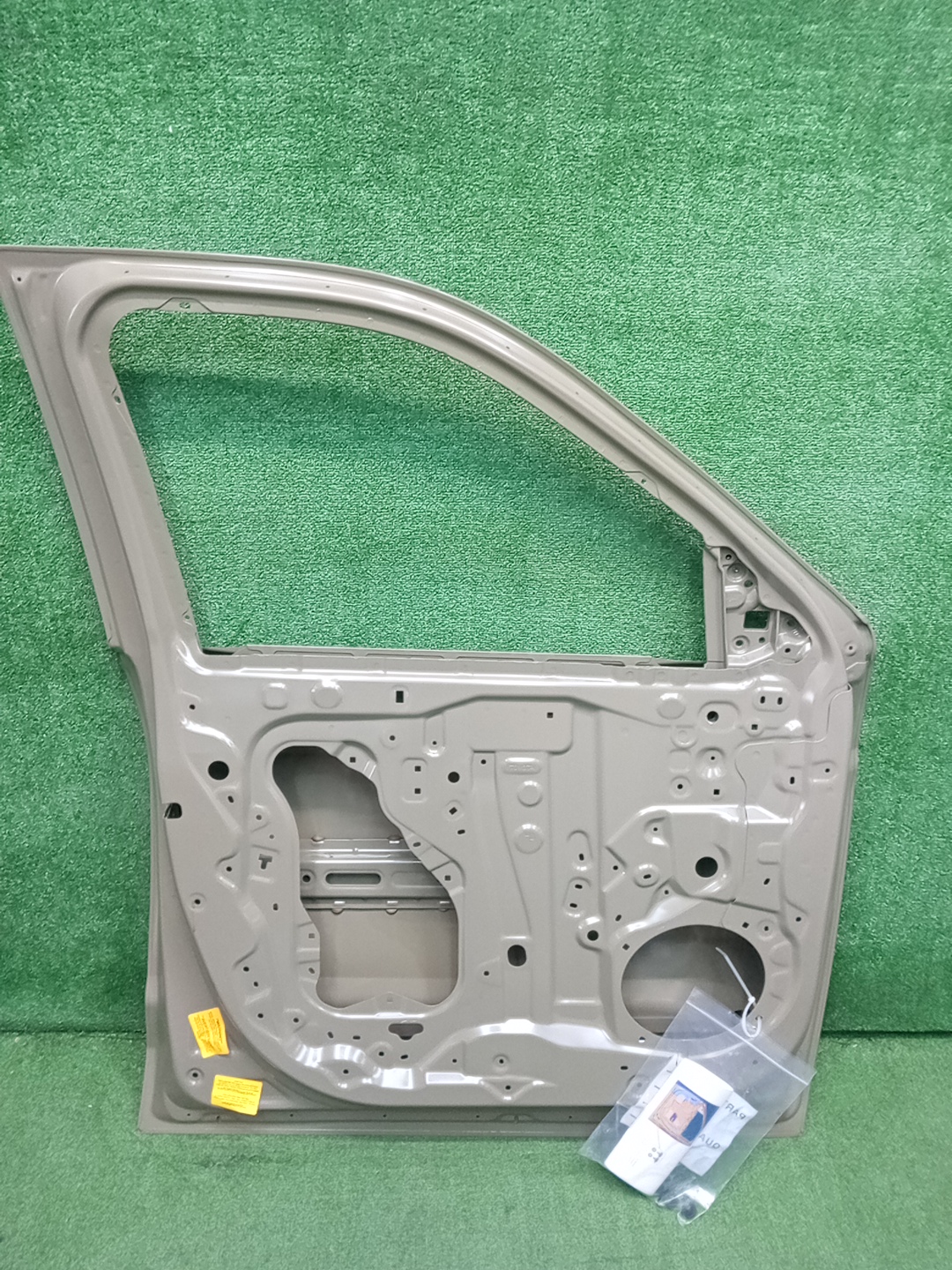 Дверь левая передняя TOYOTA SEQUOIA VXKH85L 67002-0C140 4 ракурс
