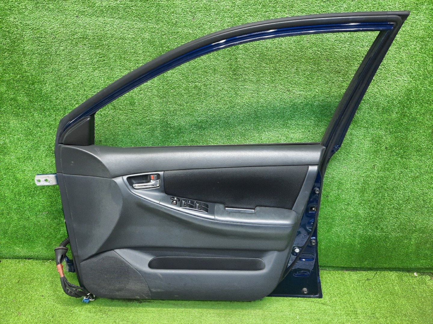 Дверь правая передняя TOYOTA COROLLA, COROLLA FIELDER, ALLEX, COROLLA RUNX ZZE124, NZE121, NZE120, ZZE122, NZE124, CE121, NZE121G, ZZE123G, ZZE124G, ZZE122G, NZE124G, ZZE123 4045 3 ракурс