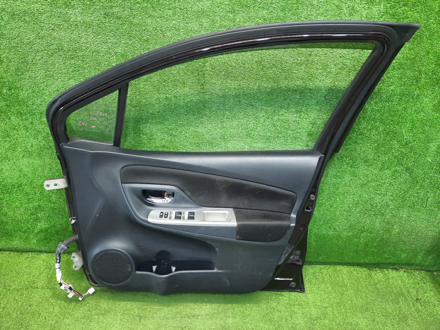 Дверь правая передняя TOYOTA VITZ, YARIS KSP130, NSP130, NSP135, NCP131 4083 4 ракурс