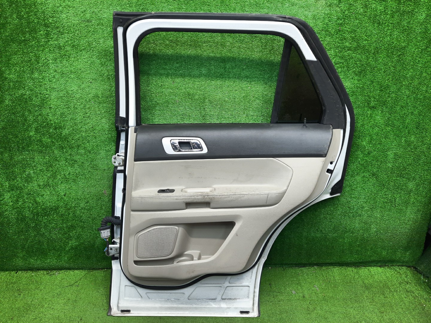 Дверь правая задняя FORD EXPLORER U502 4139 3 ракурс