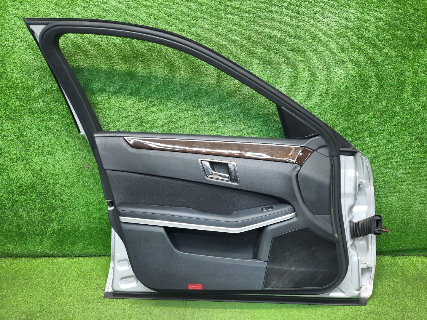 Дверь левая передняя MERCEDES-BENZ E-Class W212 4173 3 ракурс
