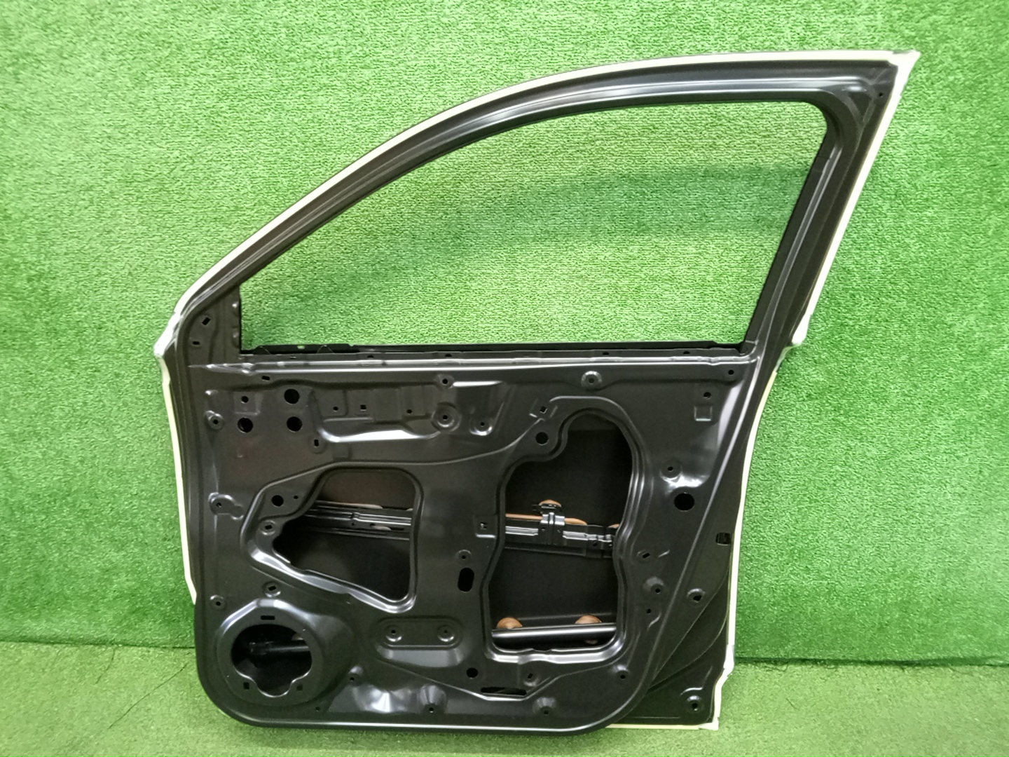Дверь правая передняя HONDA WR-V DG5 67010-31X-J00ZZ 4 ракурс Дверь правая передняя HONDA WR-V DG5 67010-31X-J00ZZ 4 ракурс
