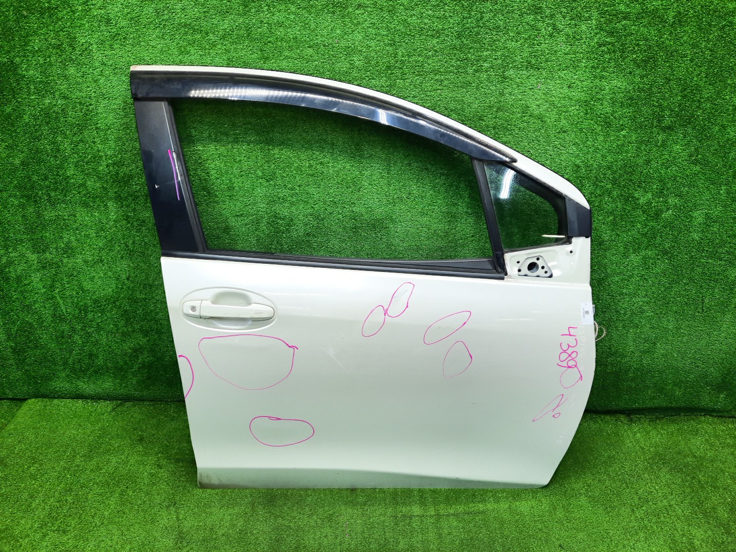 Дверь правая передняя TOYOTA VITZ, YARIS KSP130, NSP130, NSP135, NCP131 4389 1 ракурс
