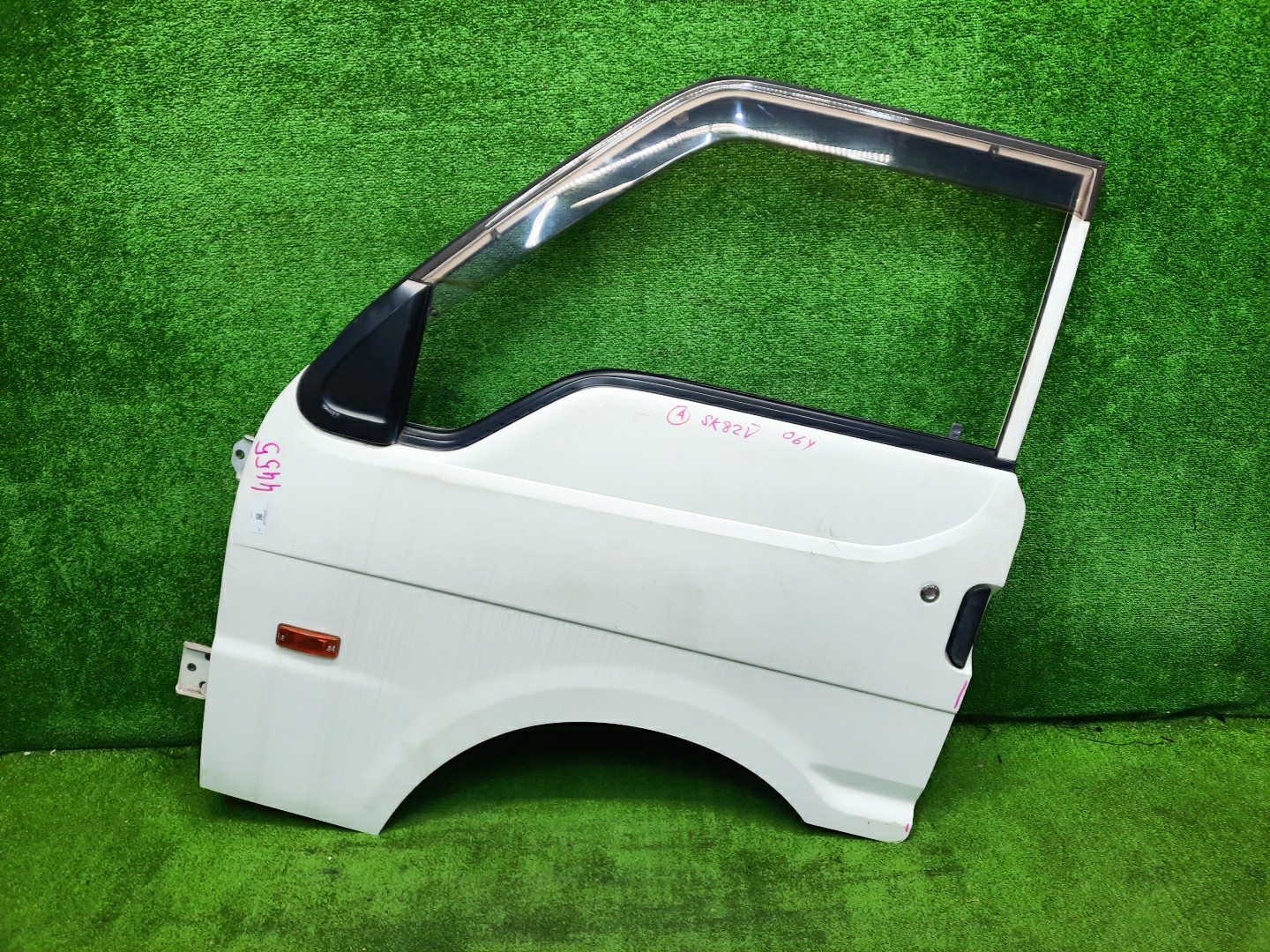 Дверь левая передняя MAZDA DELICA, BONGO, VANETTE SKF2VM, SK22VM, SK82VM, SKP2VM, SLP2T, SK22T, SK82V, SK82T, SK22V, SKF2V, SKP2V, SKP2T, SKF2T, SLP2V, SK82VN, SK22VN, SKF2TN, SK82TN, SK22TN, SKP2VN, SKP2TN, SK82LN, SKF2VN 4455 1 ракурс