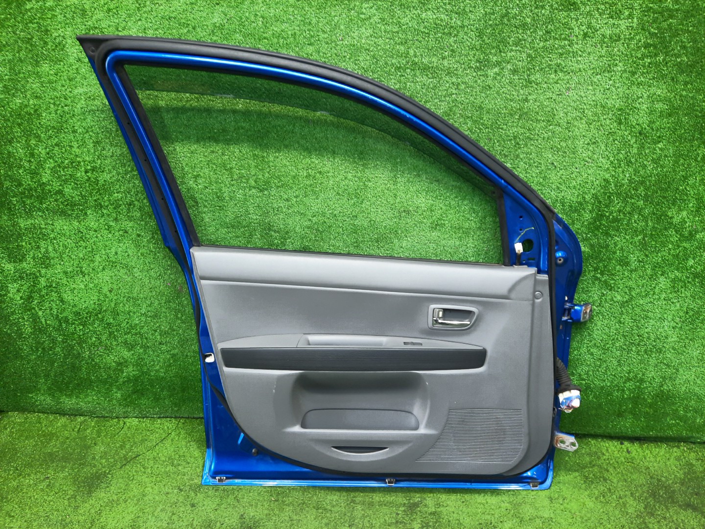 Дверь левая передняя MAZDA DEMIO DY3W, DY5W, DY3R 4516 2 ракурс
