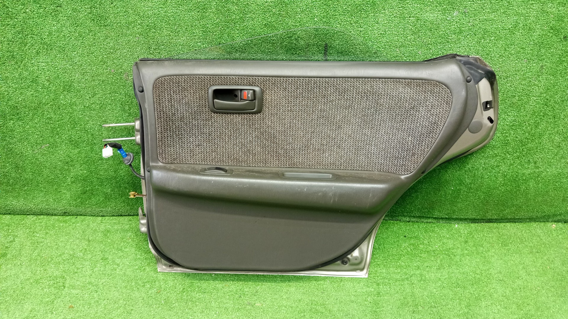 Дверь правая задняя TOYOTA CARINA ED ST183 4752 4 ракурс