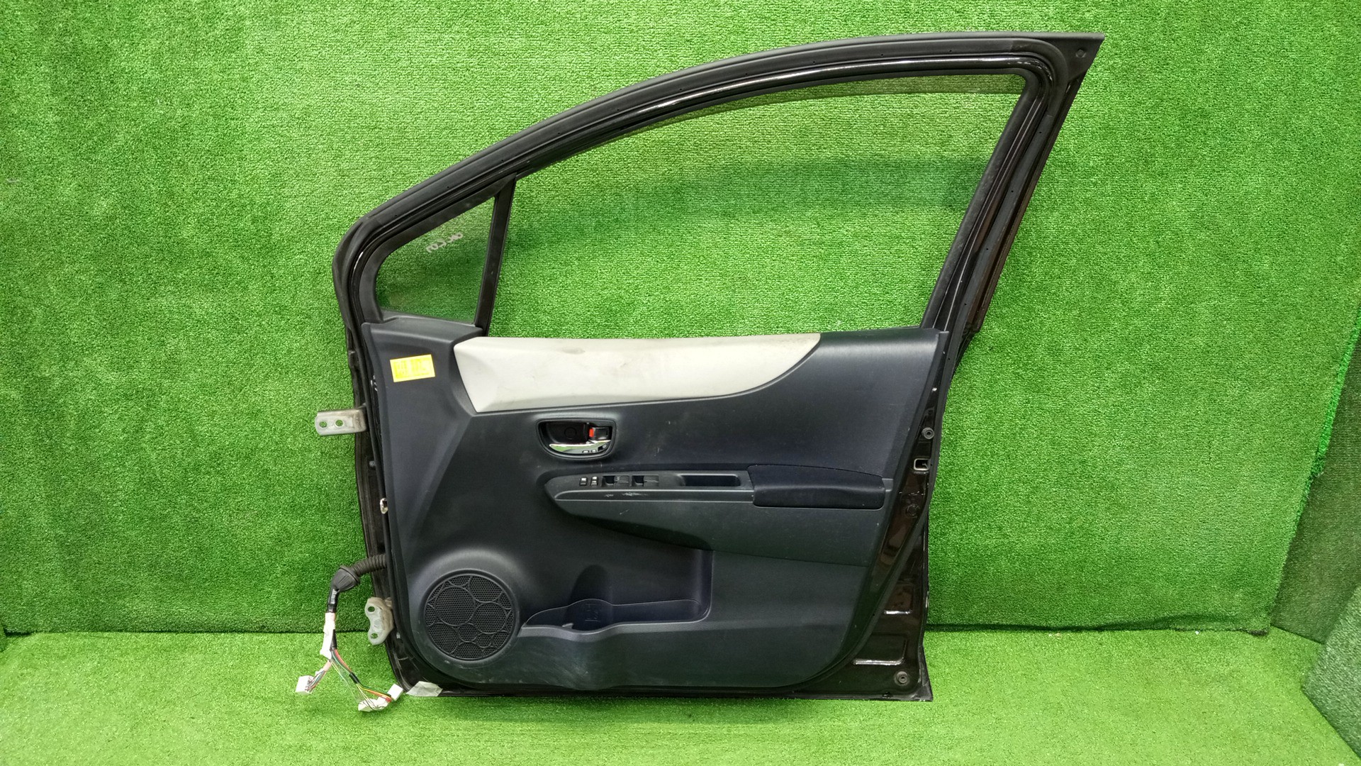 Дверь правая передняя TOYOTA VITZ, YARIS KSP130, NSP130, NSP135, NCP131 4811 4 ракурс