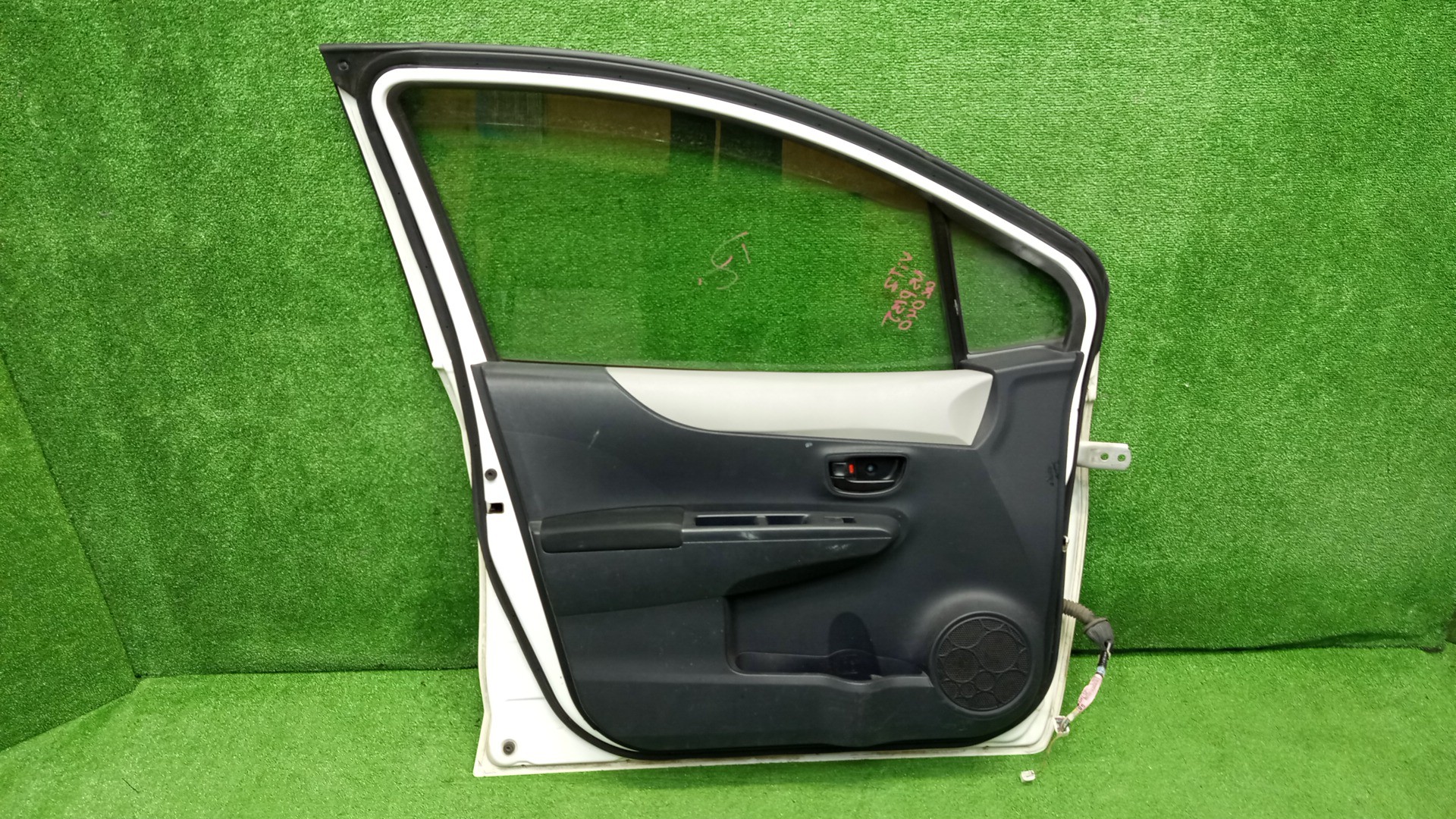 Дверь левая передняя TOYOTA VITZ, YARIS KSP130, NSP130, NSP135, NCP131 4843 3 ракурс