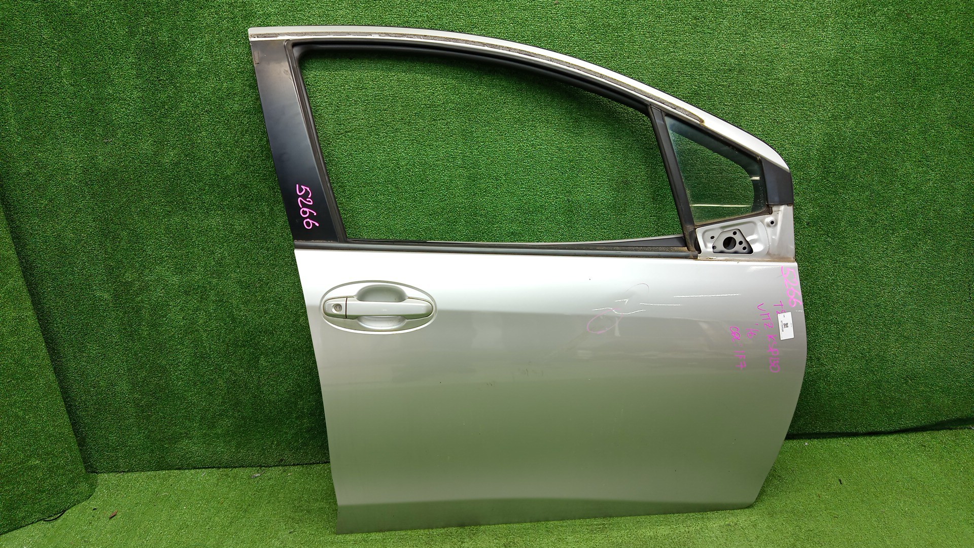 Дверь правая передняя TOYOTA VITZ, YARIS KSP130, NSP130, NSP135, NCP131 5266 1 ракурс