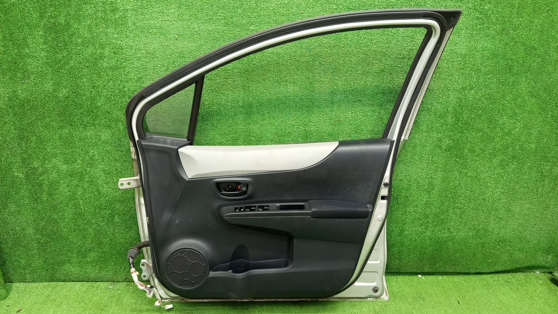 Дверь правая передняя TOYOTA VITZ, YARIS KSP130, NSP130, NSP135, NCP131 5266 3 ракурс