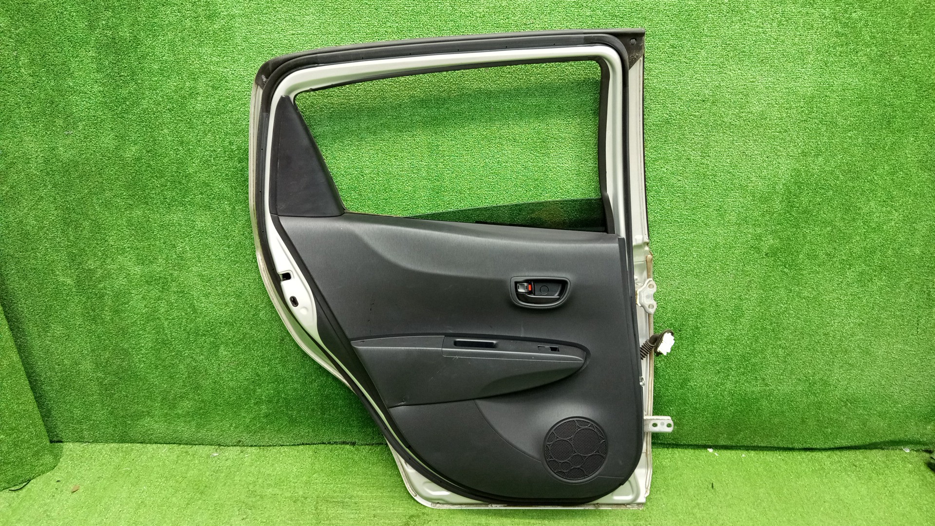Дверь левая задняя TOYOTA VITZ, YARIS KSP130, NSP130, NSP135, NCP131 5268 3 ракурс